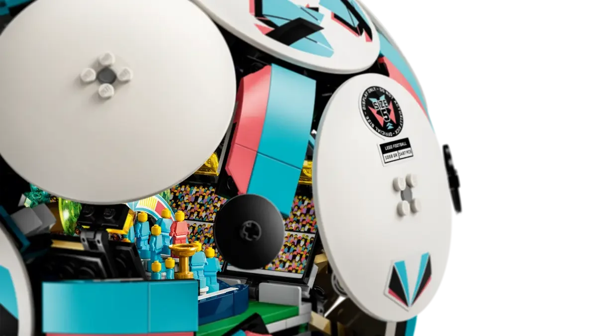 LEGO® 43019 LEGO Editions Football Sports Piłka Ze Stadionem w Środku - zdjęcie 9