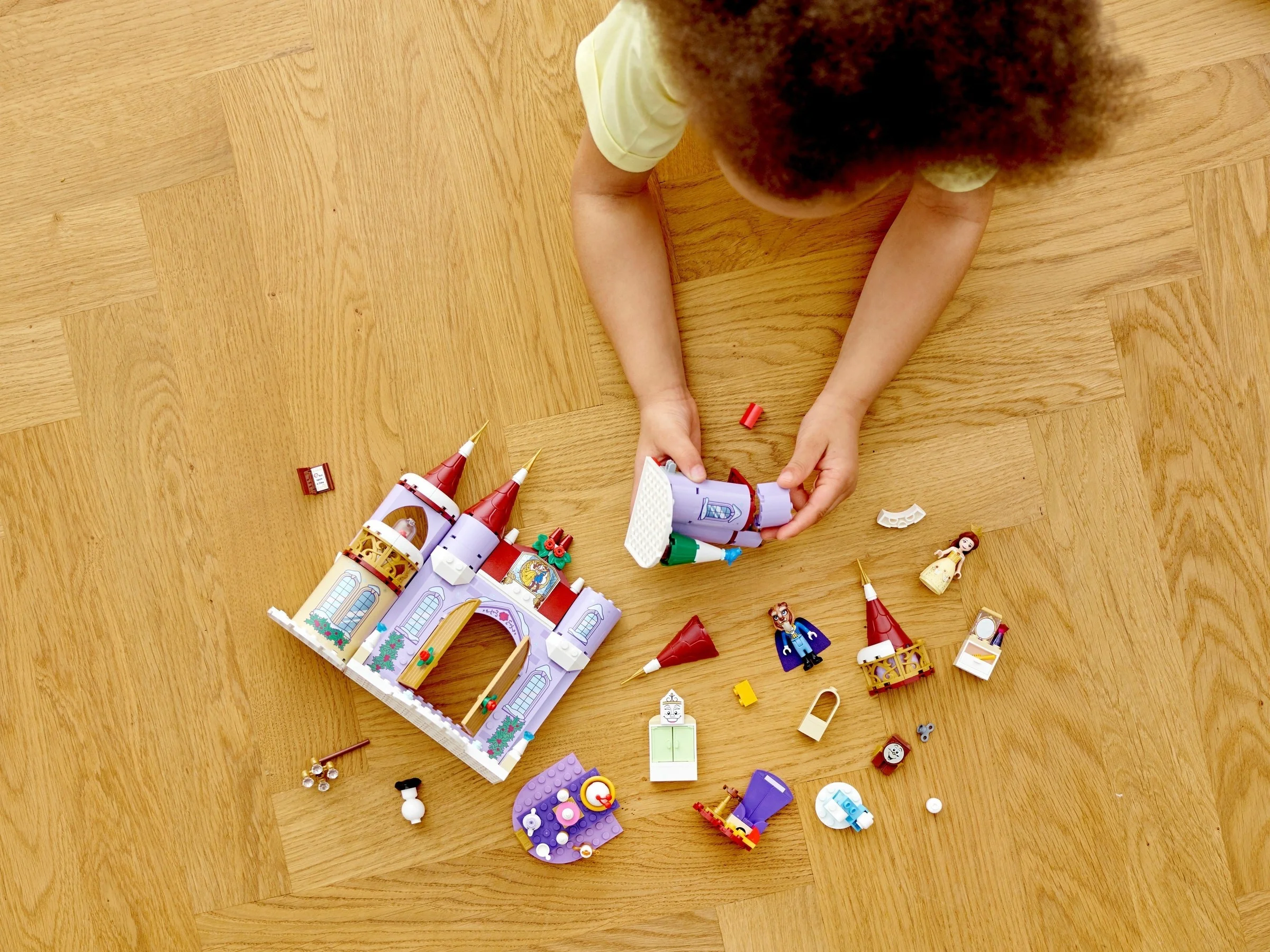LEGO® 43180 Zimowe święto w zamku Belli - zdjęcie 7