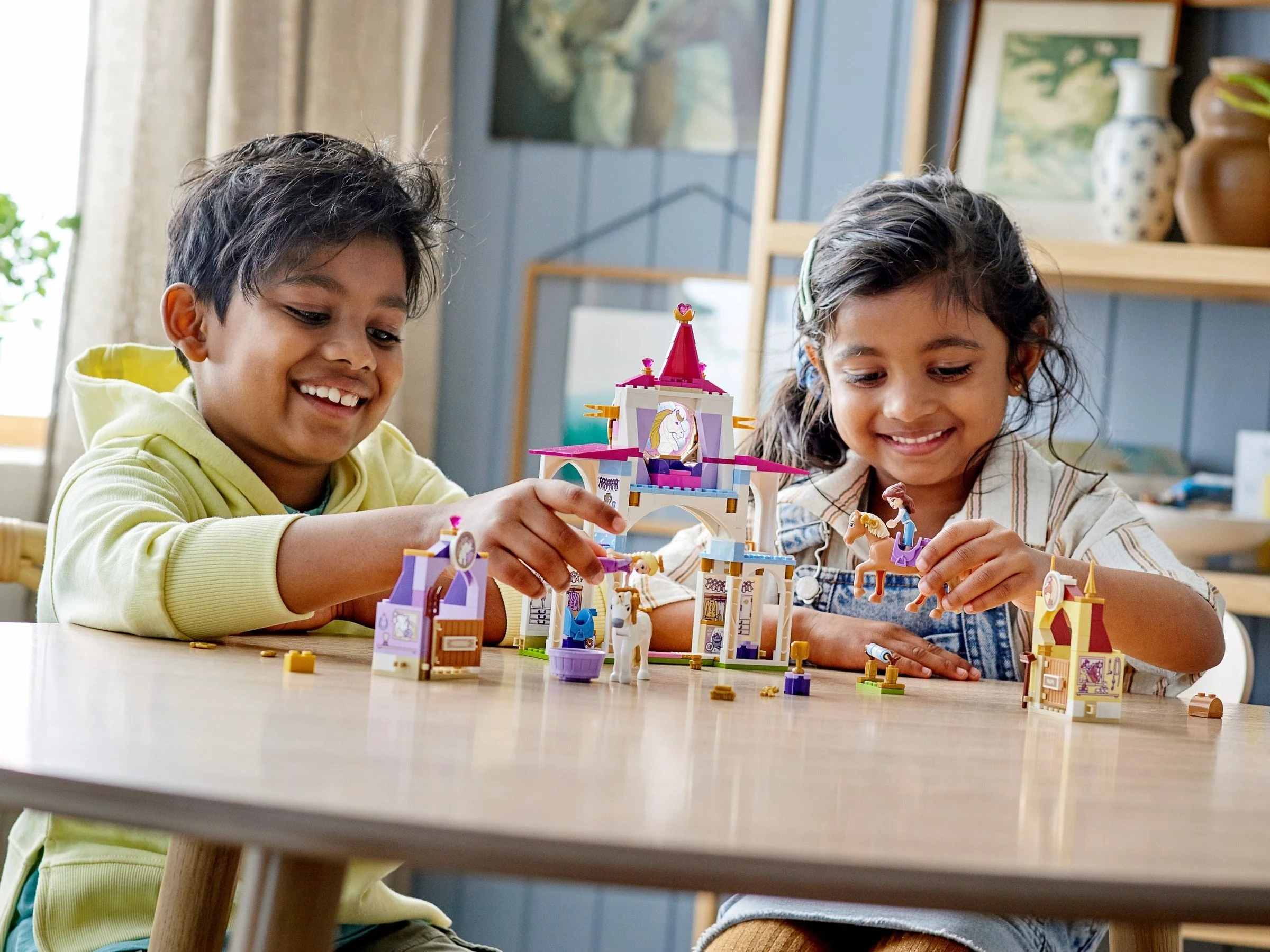 LEGO® 43195 Królewskie stajnie Belli i Roszpunki - zdjęcie 5