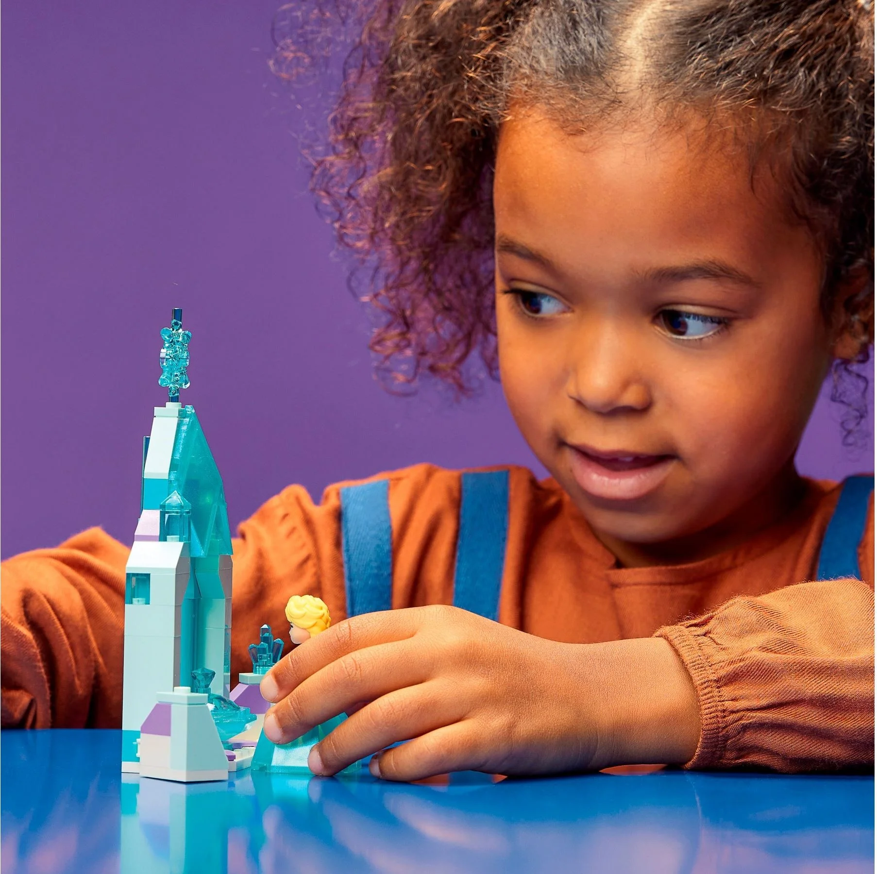 LEGO® 43199 Dziedziniec zamku Elzy - zdjęcie 6