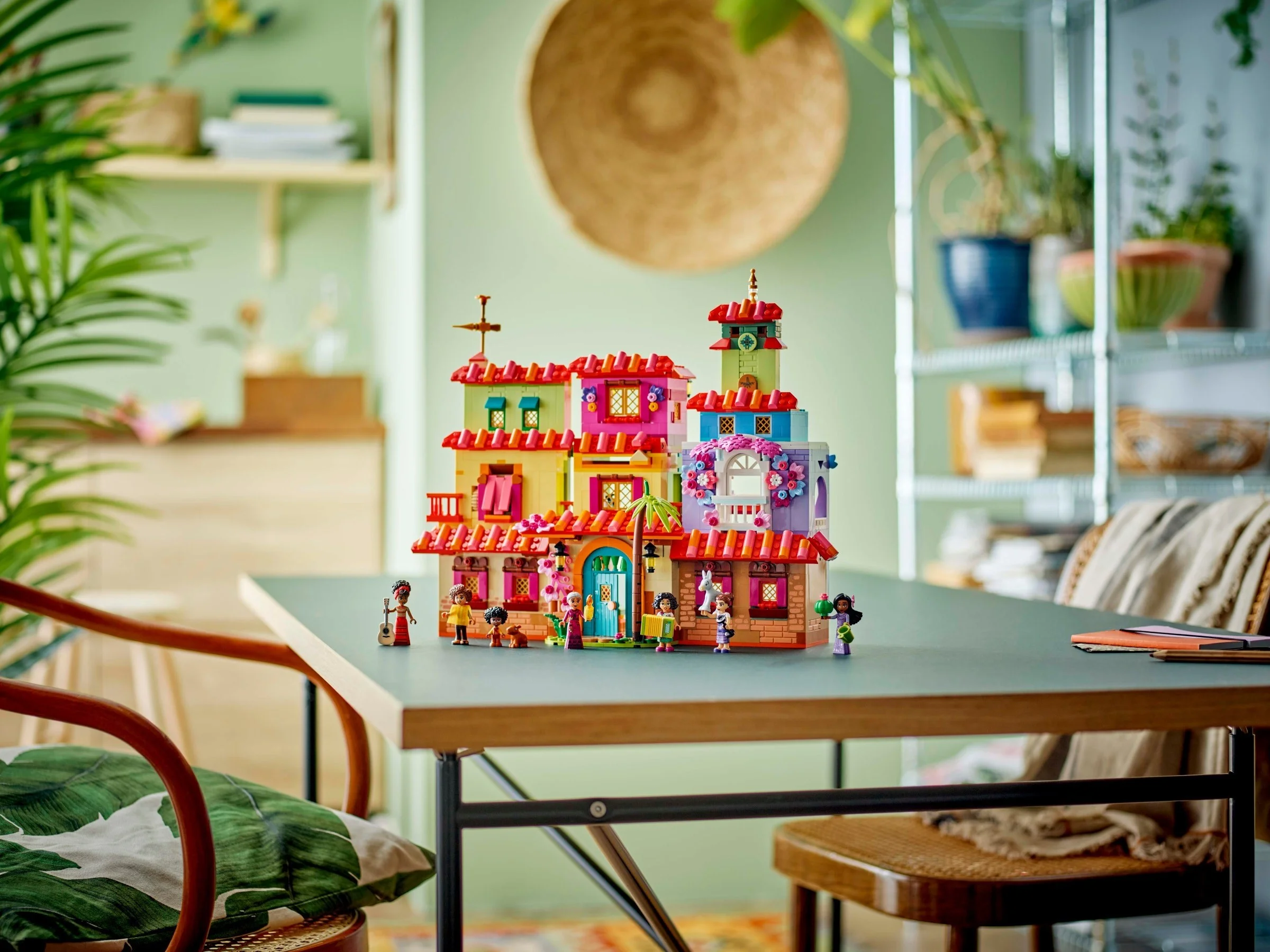LEGO® 43245 Magiczny dom Madrigalów - zdjęcie 9