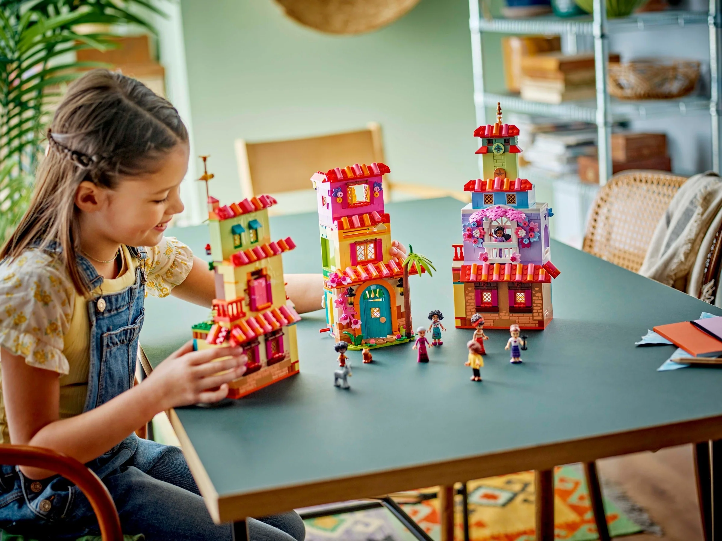 LEGO® 43245 Magiczny dom Madrigalów - zdjęcie 11