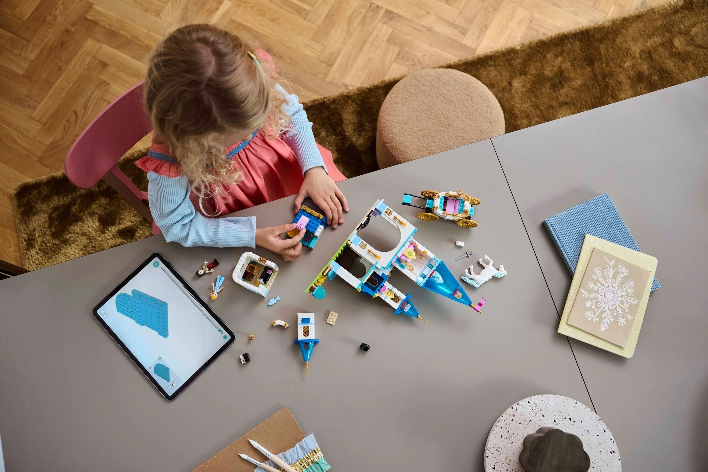 LEGO® 43275 Zamek Kopciuszka i kareta - zdjęcie 5