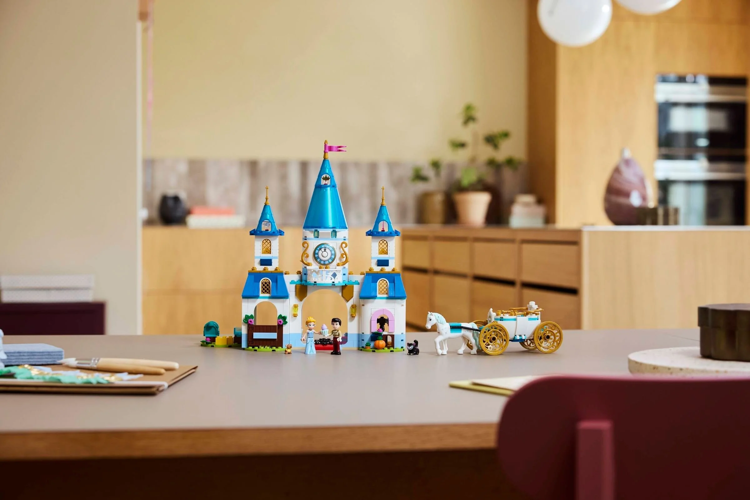 LEGO® 43275 Zamek Kopciuszka i kareta - zdjęcie 7