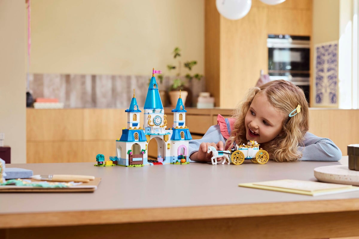 LEGO® 43275 Zamek Kopciuszka i kareta - zdjęcie 8