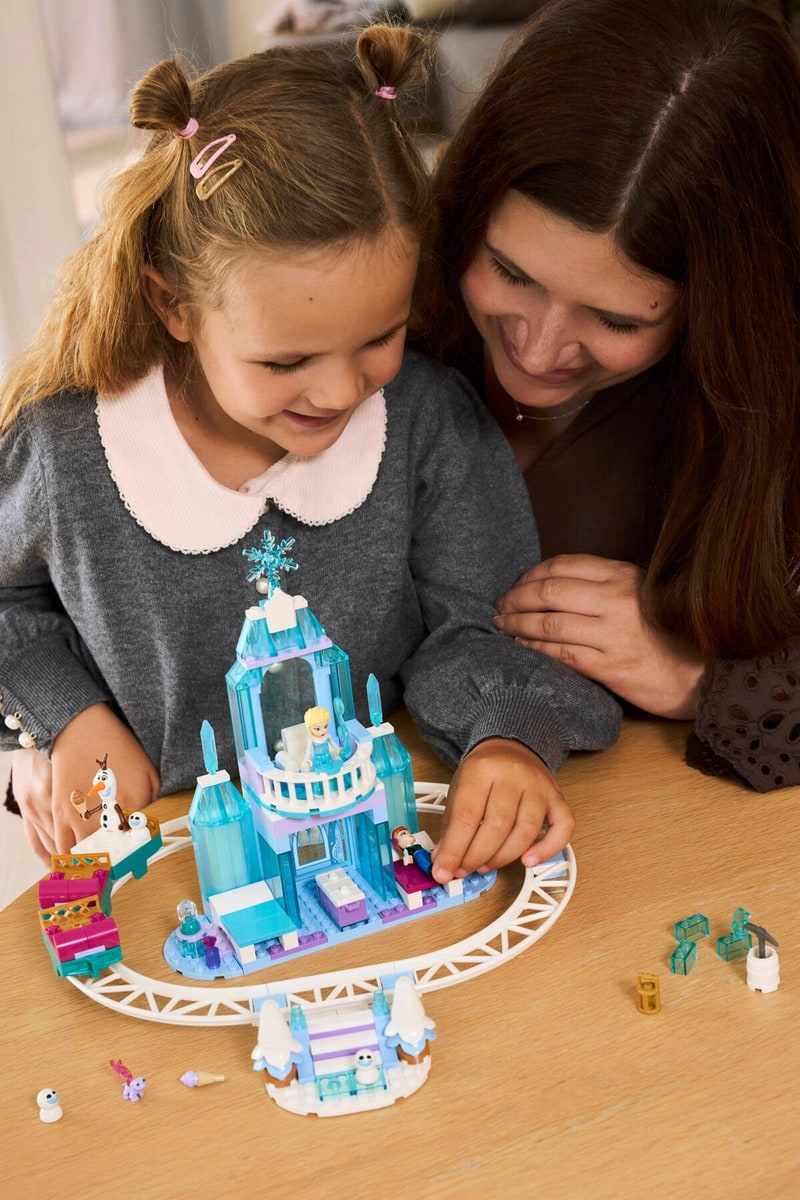 LEGO® 43281 Lodowy zamek Elzy i śnieżna przejażdżka - zdjęcie 9
