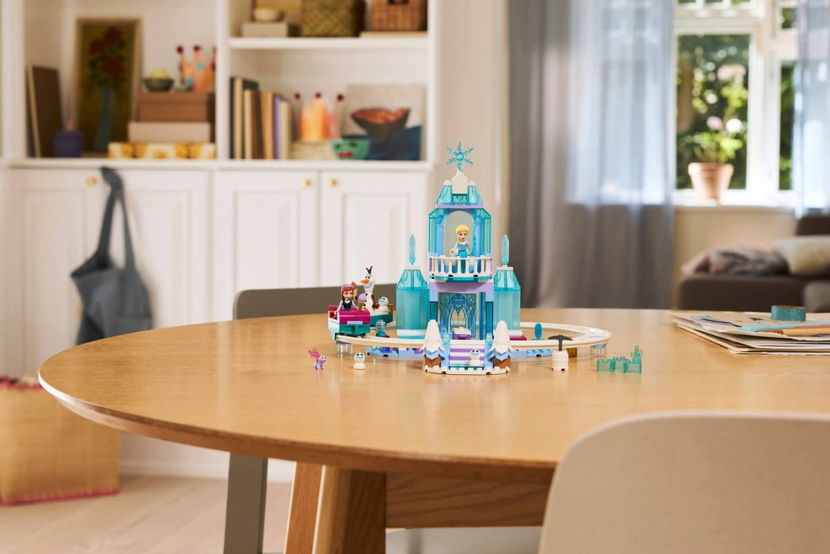 LEGO® 43281 Lodowy zamek Elzy i śnieżna przejażdżka - zdjęcie 13