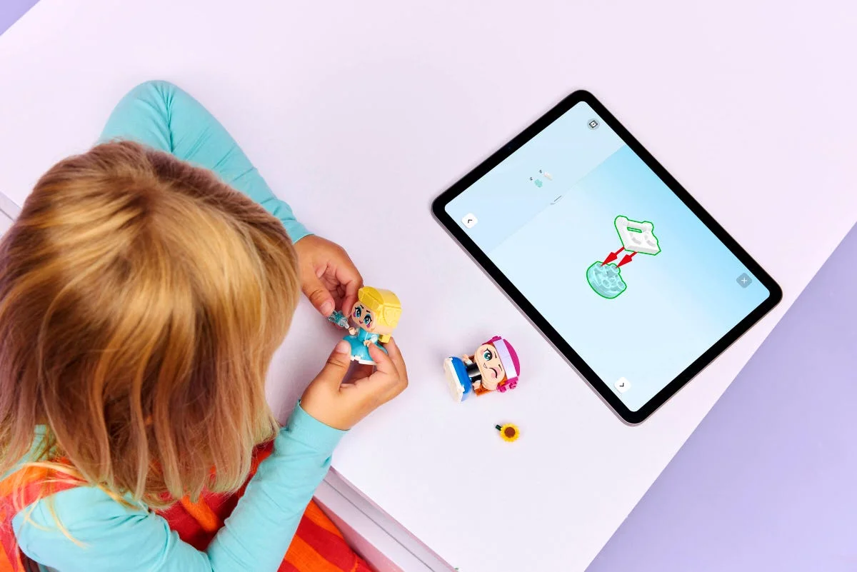 LEGO® 43284 Mała Anna i Elza - zdjęcie 2