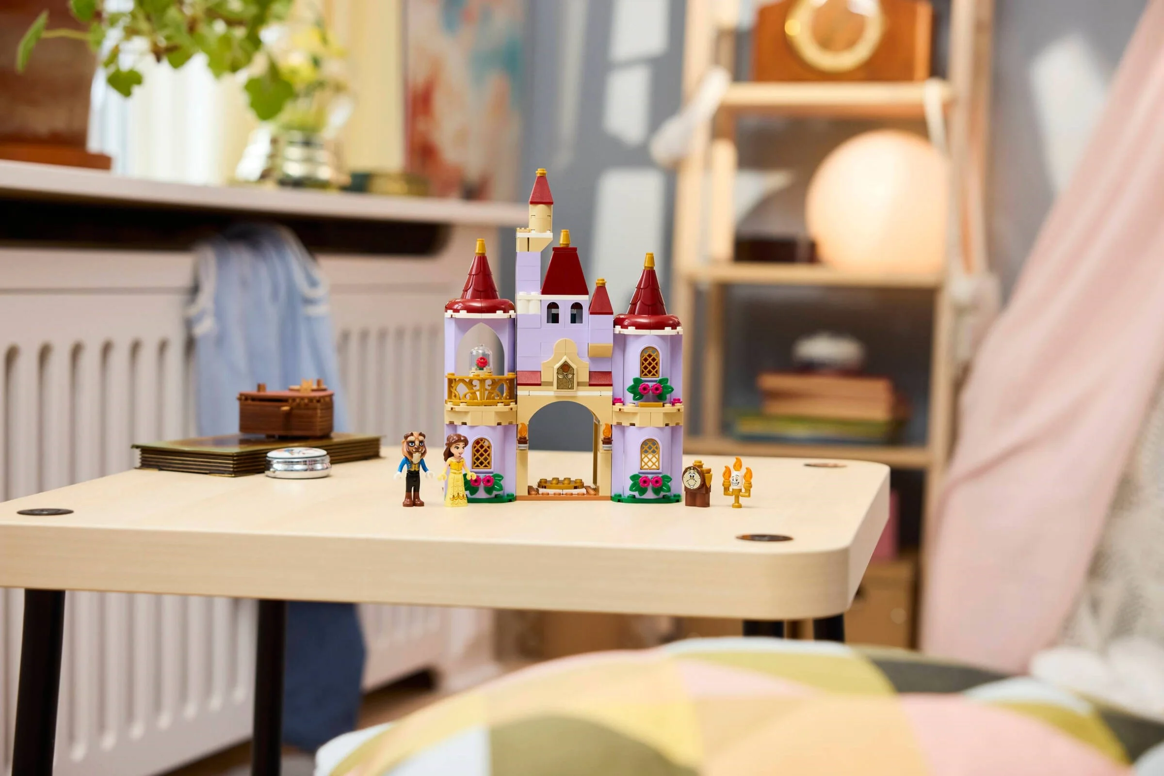 LEGO® 43289 Zaczarowany zamek Pięknej i Bestii - zdjęcie 7