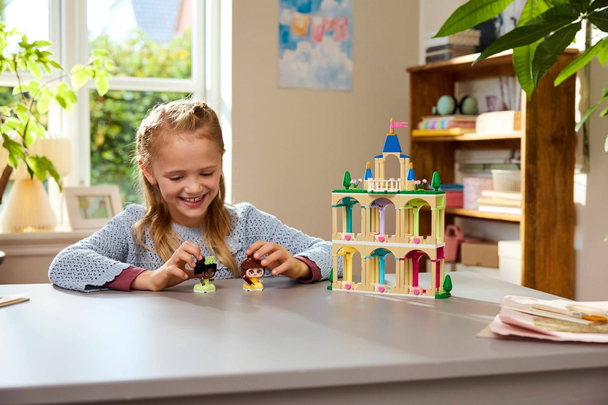 LEGO® 43291 Mała Bella i Tiana z zamkiem - zdjęcie 12