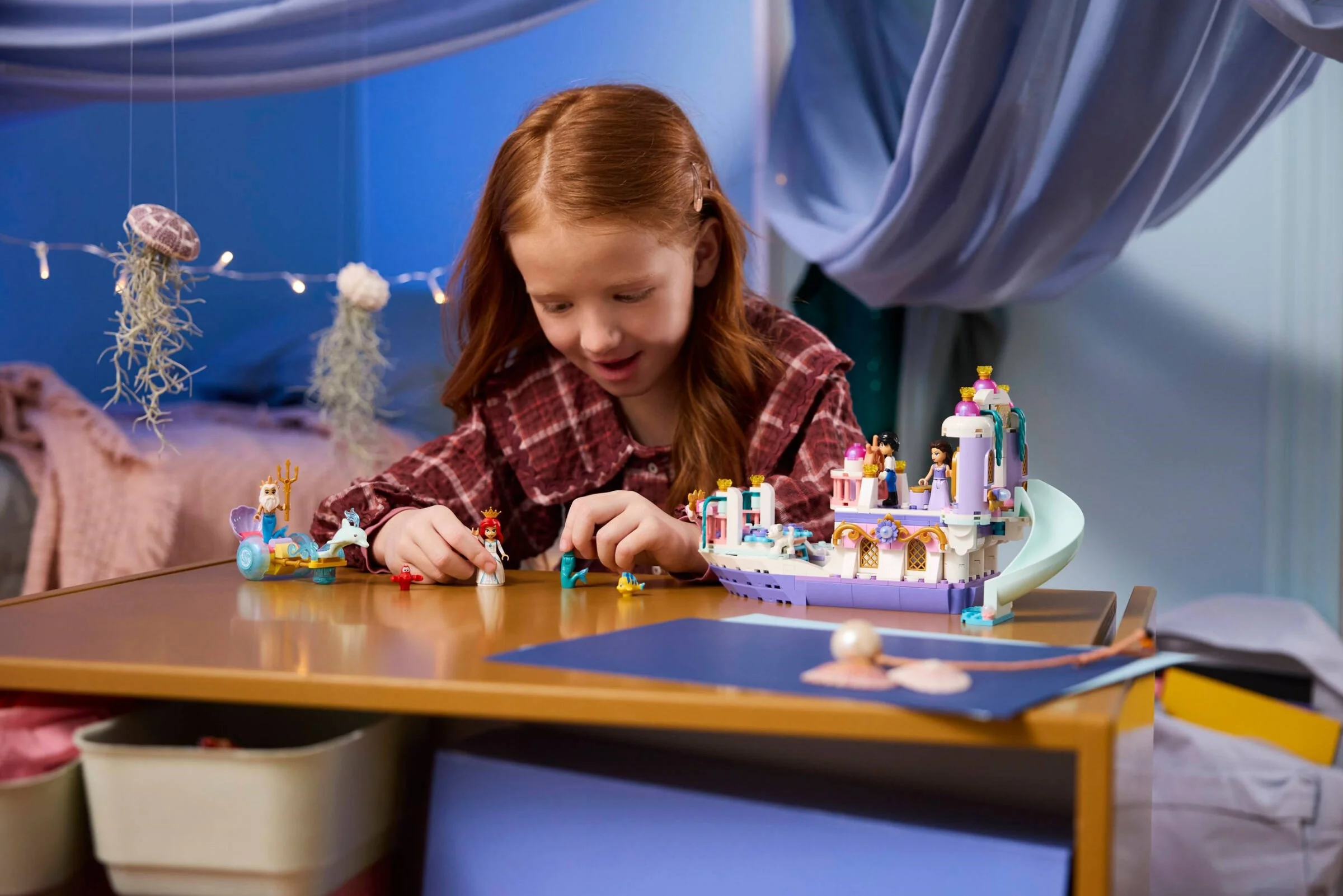 LEGO® 43299 Królewska łódź weselna Arielki - zdjęcie 5