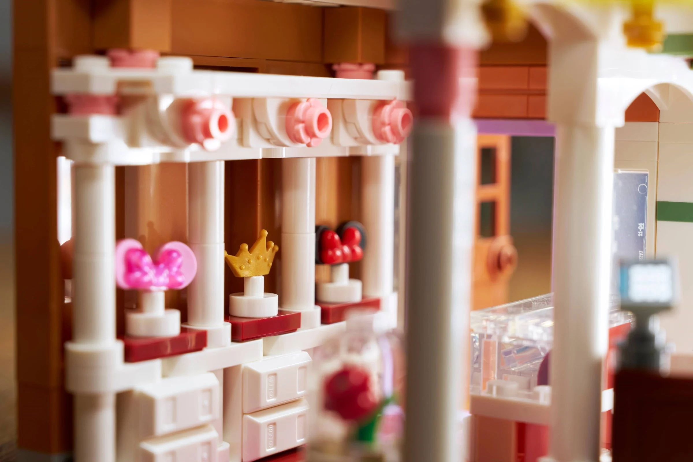 LEGO® 43302 Main Street, U. S.A. - zdjęcie 11