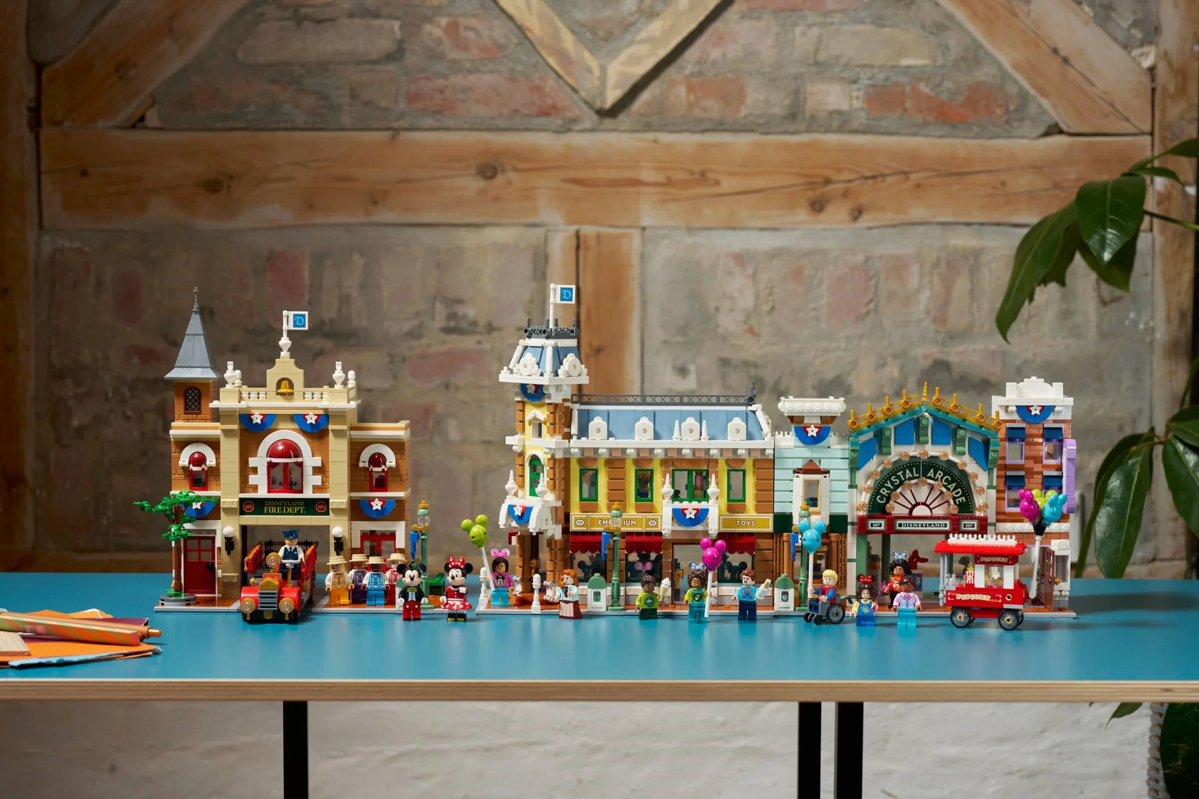 LEGO® 43302 Main Street, U. S.A. - zdjęcie 16