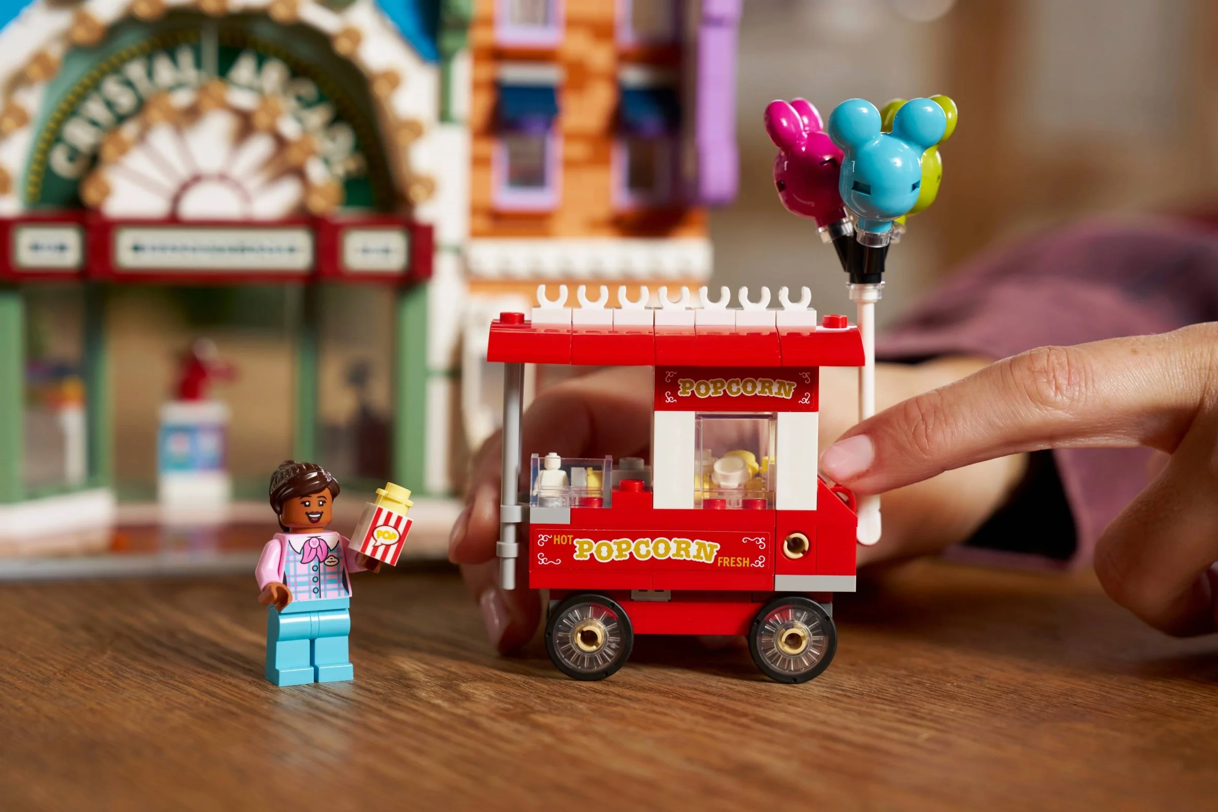 LEGO® 43302 Main Street, U. S.A. - zdjęcie 6