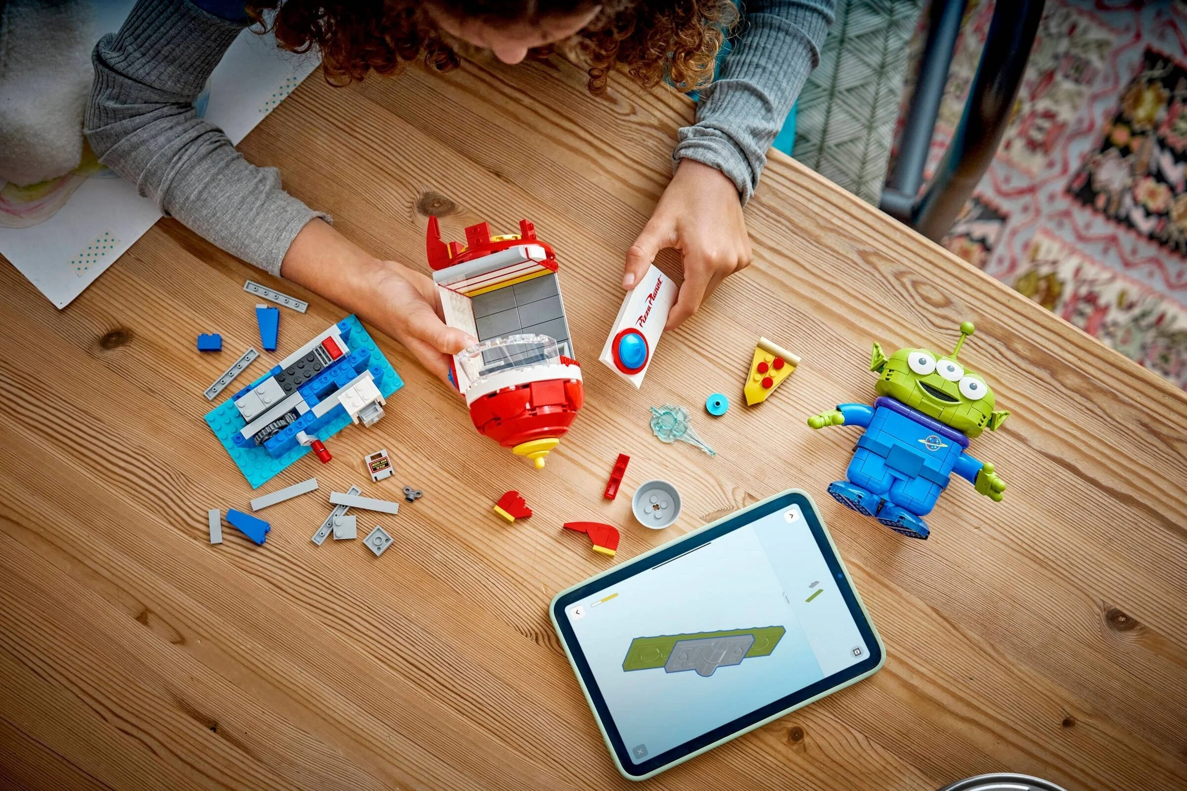 LEGO® 43307 Alien with Pizza Planet Rocket Ride - zdjęcie 5