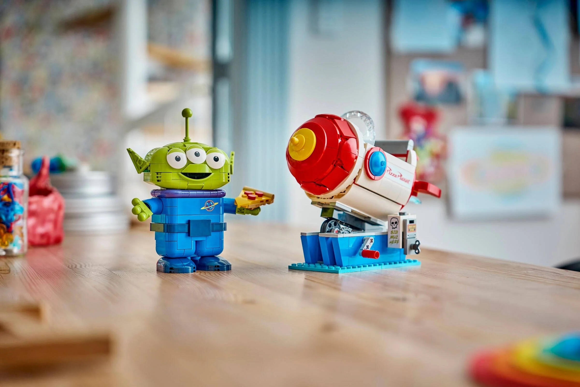 LEGO® 43307 Alien with Pizza Planet Rocket Ride - zdjęcie 8