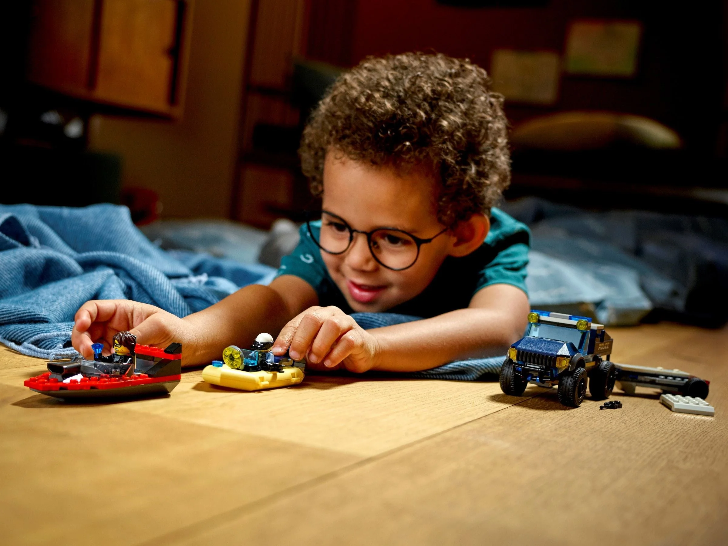 LEGO® 60272 Transport Łodzi Policji Specjalnej - zdjęcie 4