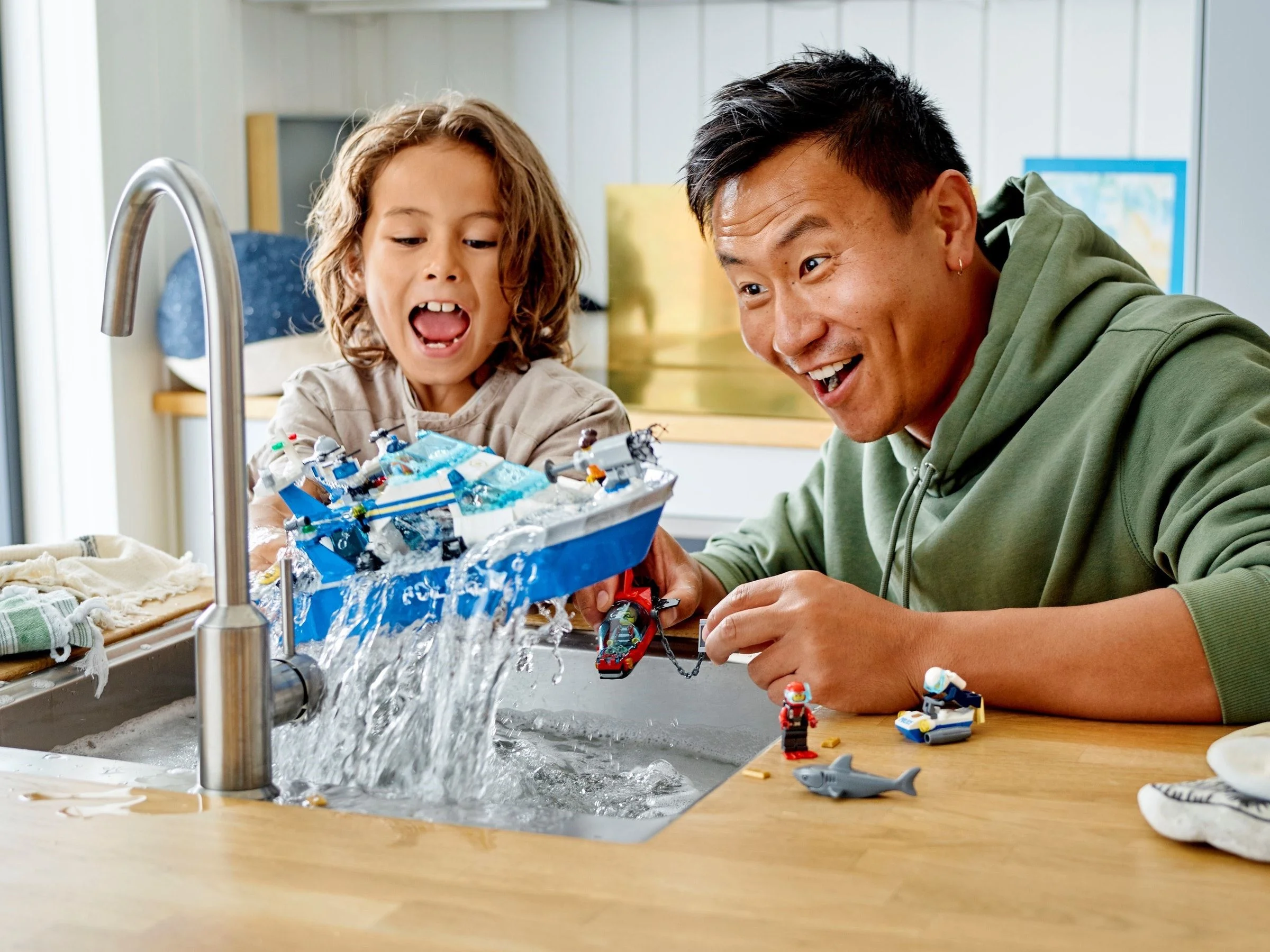 LEGO® 60277 Policyjna łódź patrolowa - zdjęcie 7