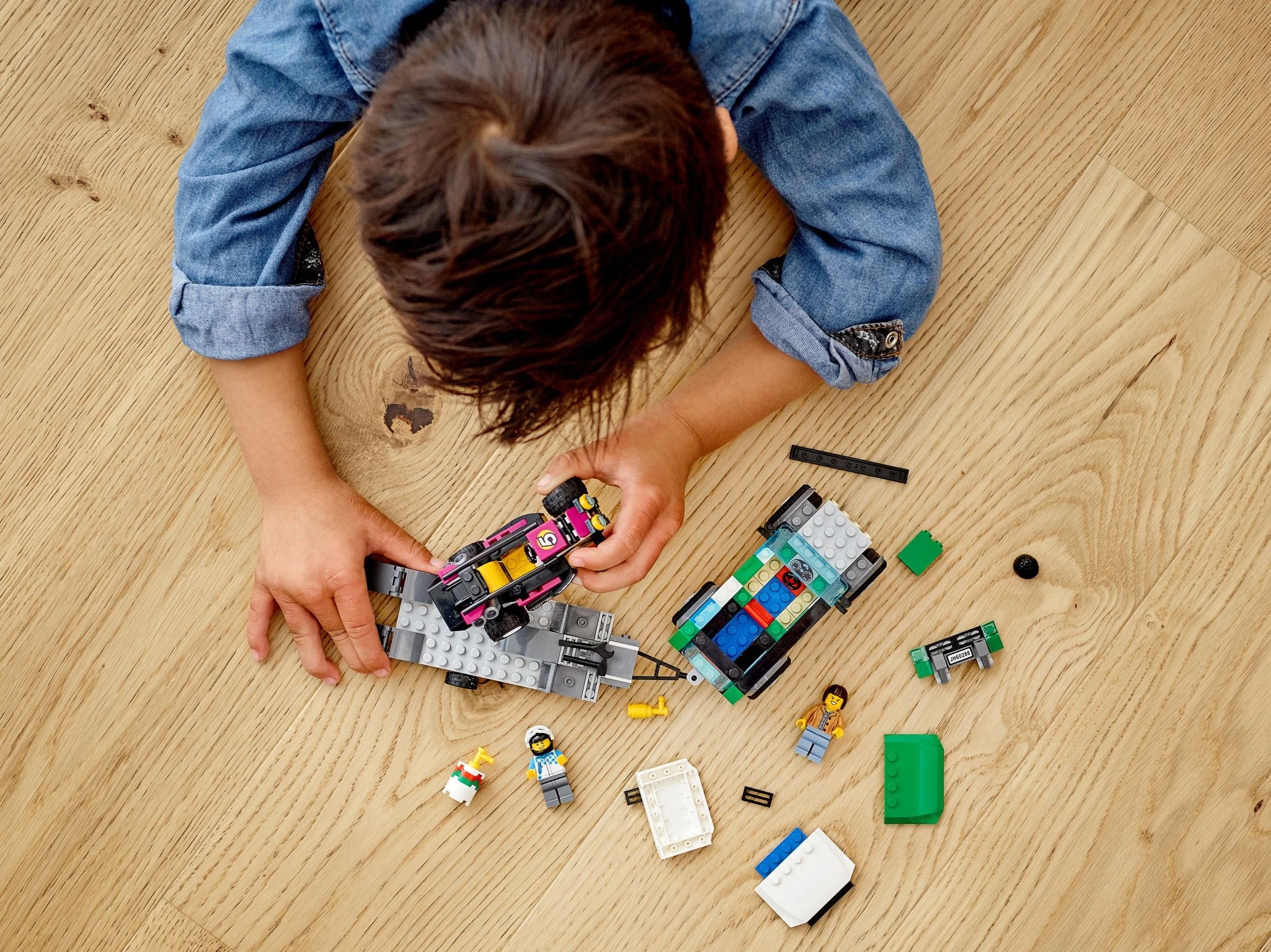 LEGO® 60288 Transporter łazika wyścigowego - zdjęcie 9