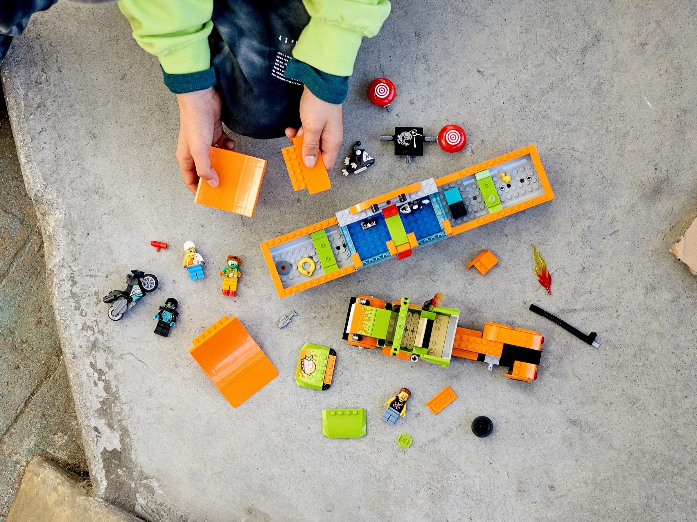 LEGO® 60294 Ciężarówka kaskaderska - zdjęcie 6