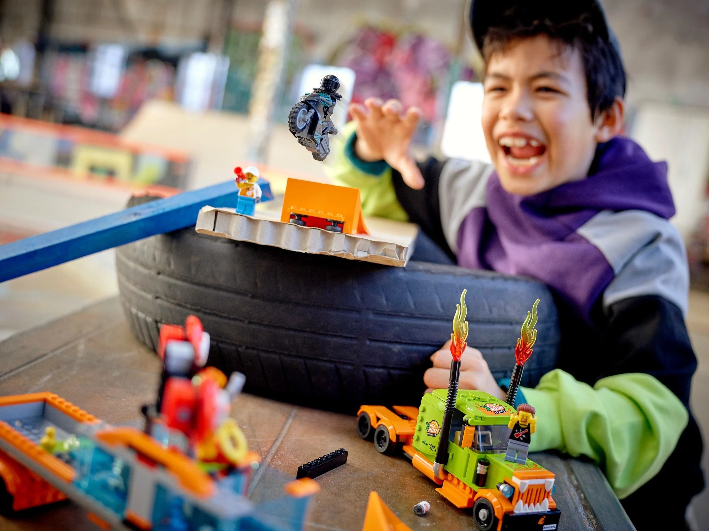 LEGO® 60294 Ciężarówka kaskaderska - zdjęcie 8