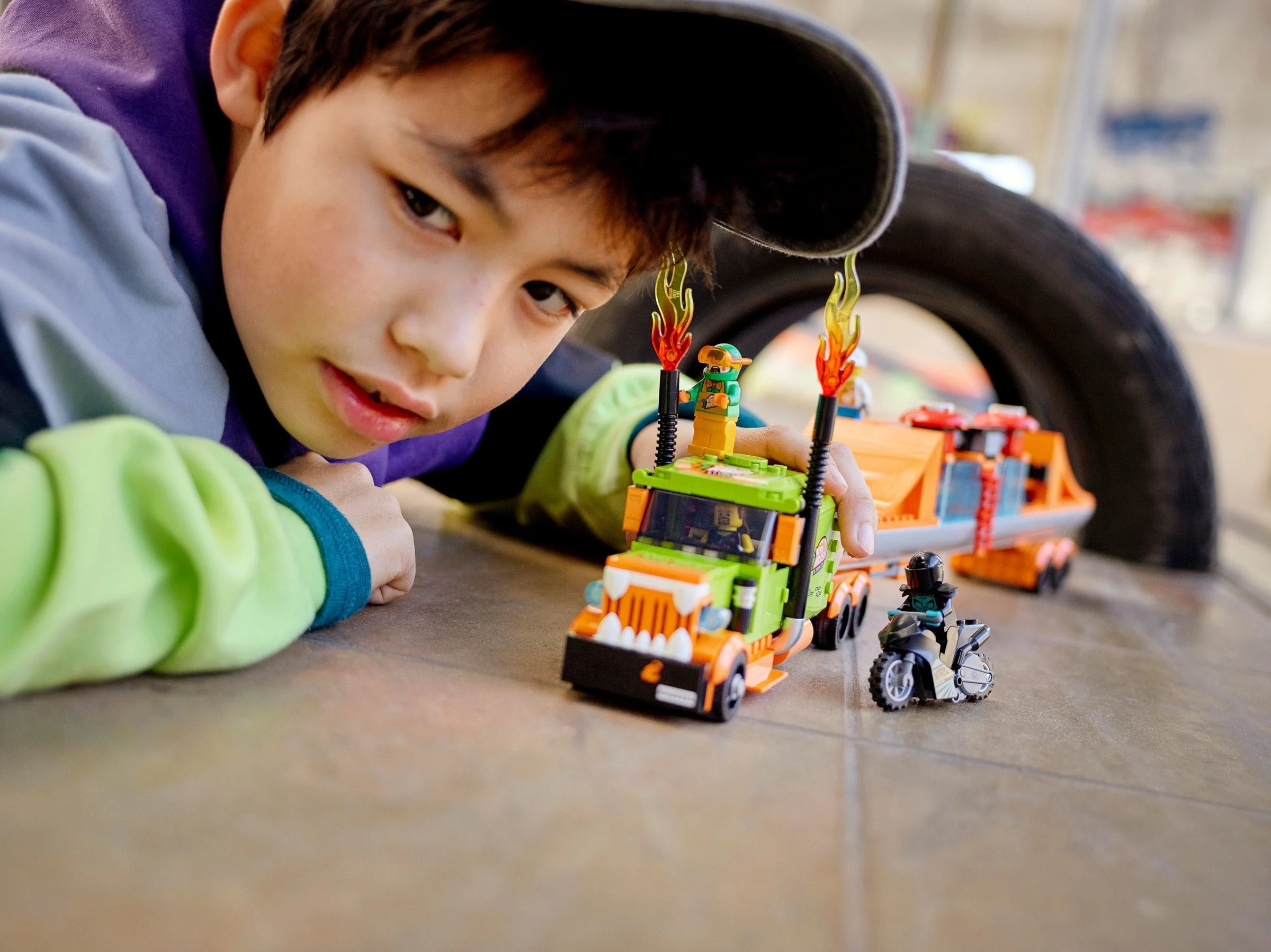 LEGO® 60294 Ciężarówka kaskaderska - zdjęcie 9