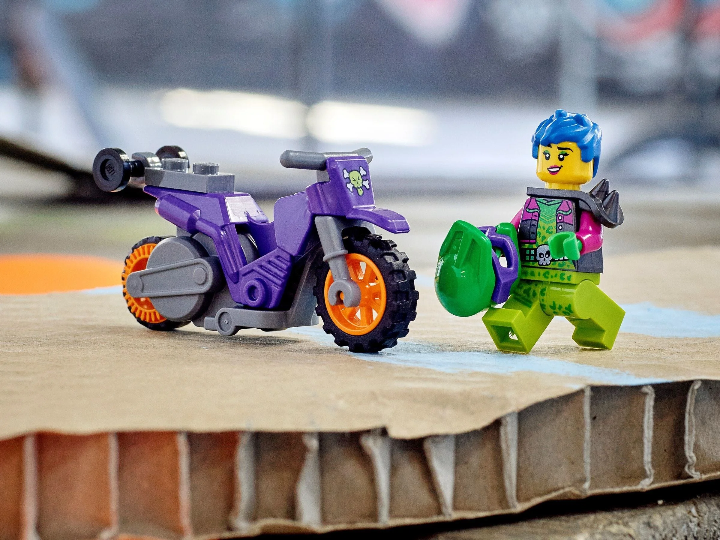 LEGO® 60296 Wheelie na motocyklu kaskaderskim - zdjęcie 4