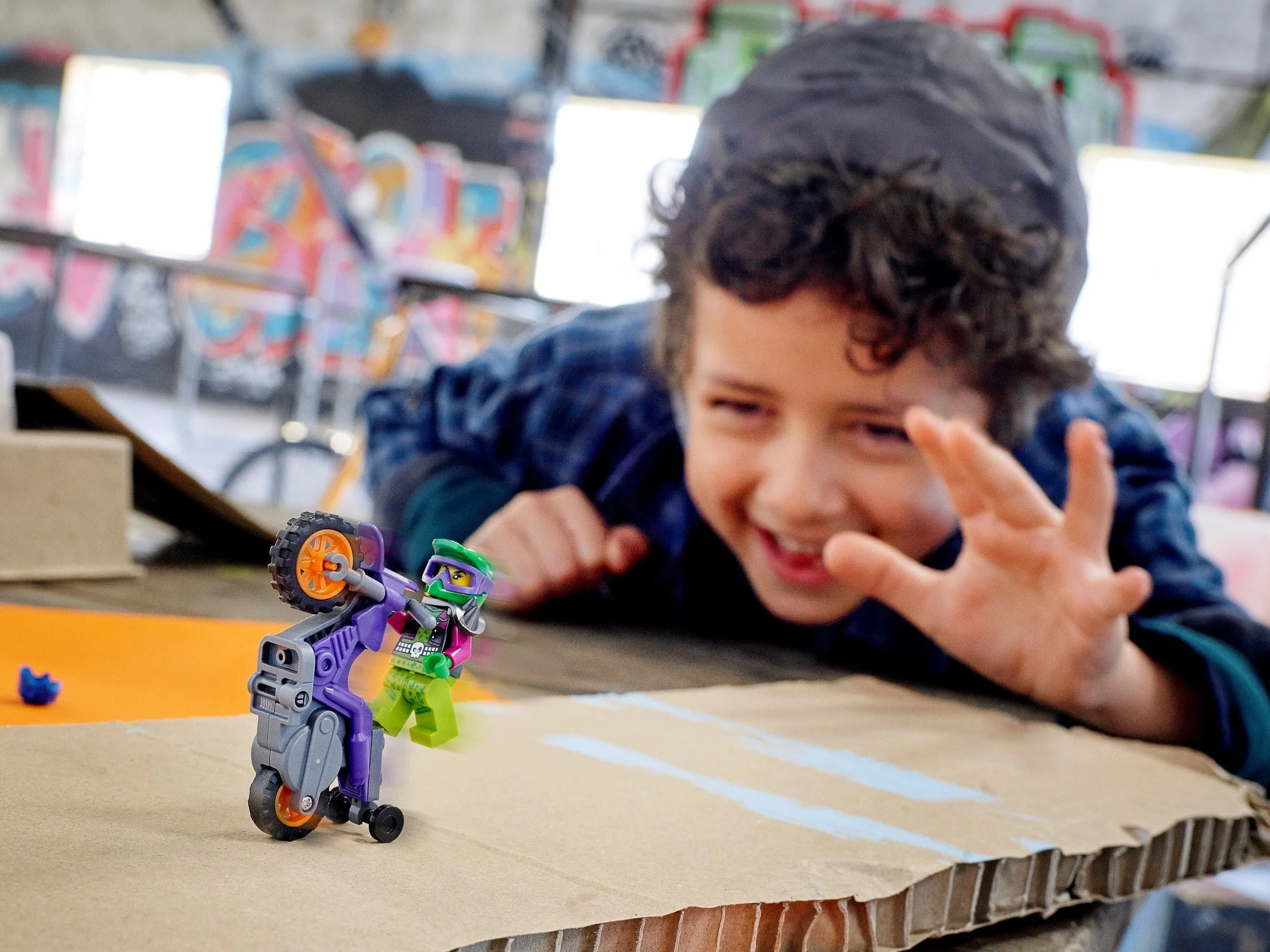 LEGO® 60296 Wheelie na motocyklu kaskaderskim - zdjęcie 11