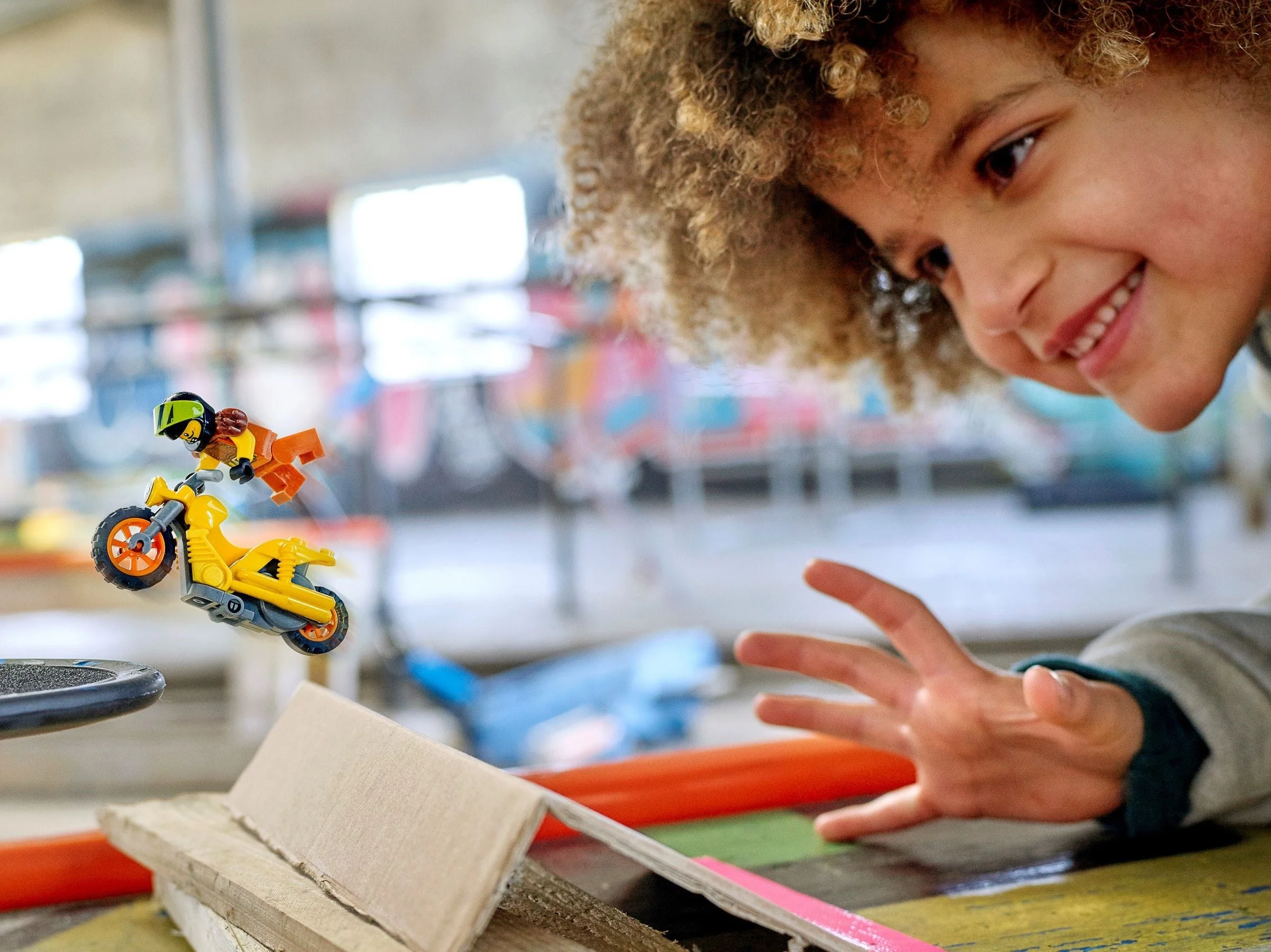 LEGO® 60297 Demolka na motocyklu kaskaderskim - zdjęcie 3