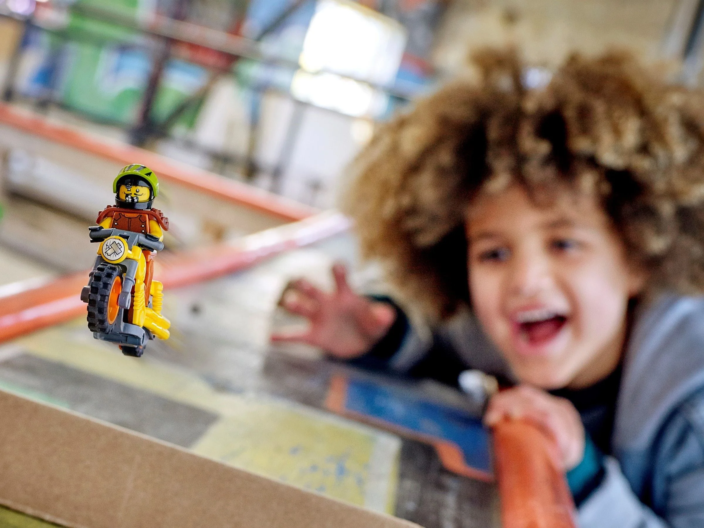 LEGO® 60297 Demolka na motocyklu kaskaderskim - zdjęcie 11