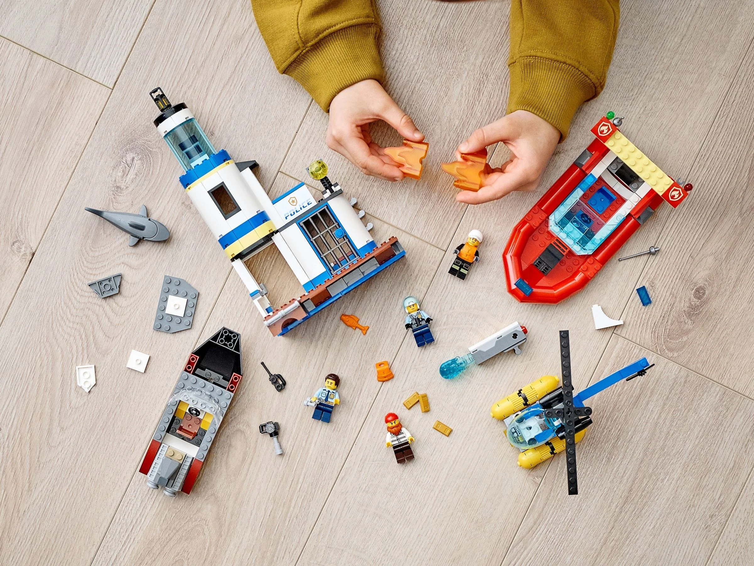 LEGO® 60308 Lego City Akcja nadmorskiej policji i strażaków - zdjęcie 11