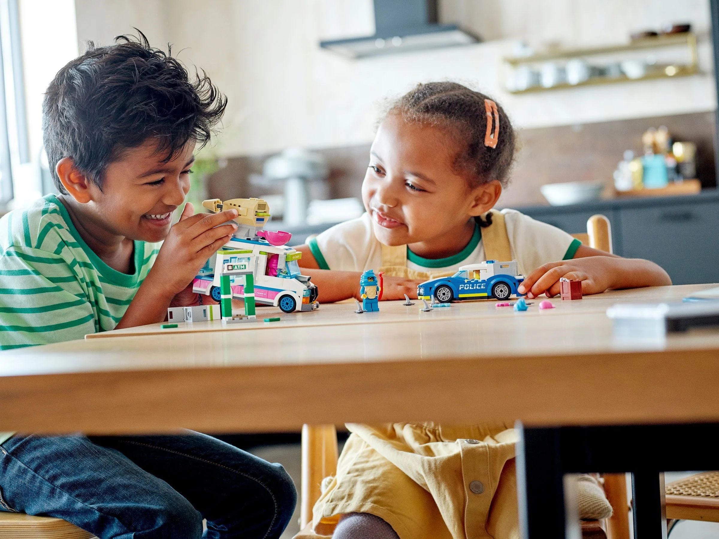 LEGO® 60314 Policyjny pościg za furgonetką z lodami - zdjęcie 3