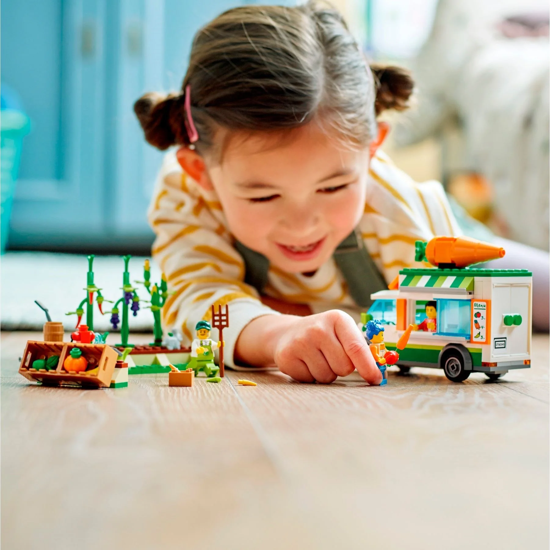 LEGO® 60345 Furgonetka na targu - zdjęcie 9