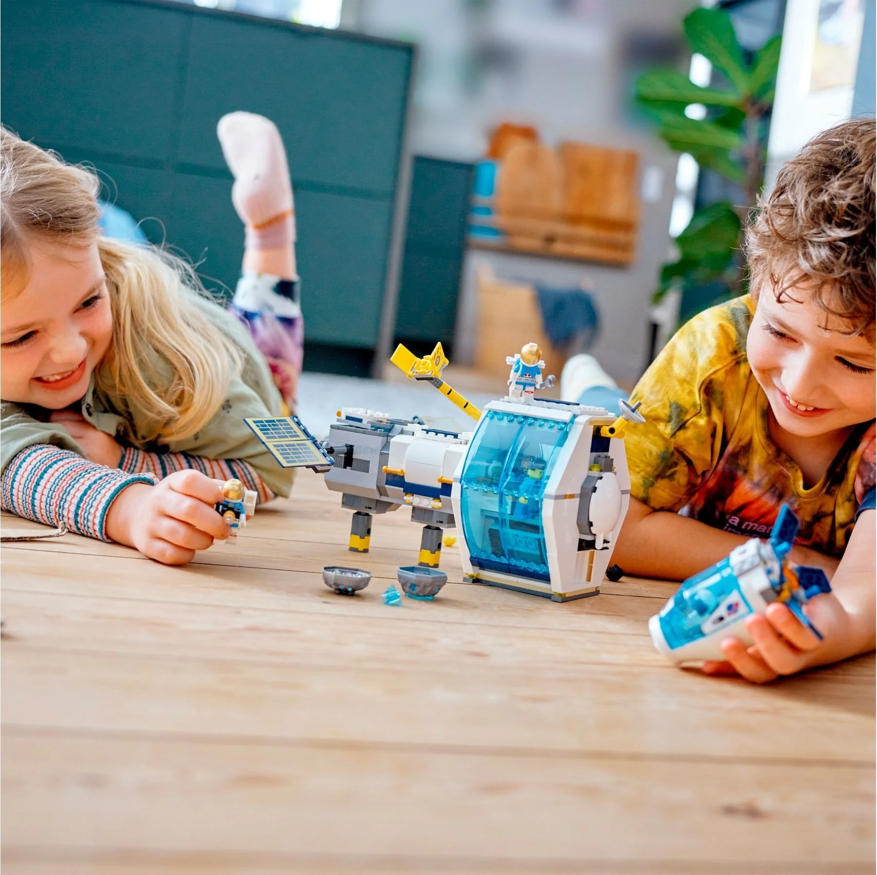 LEGO® 60349 Stacja kosmiczna na Księżycu - zdjęcie 3