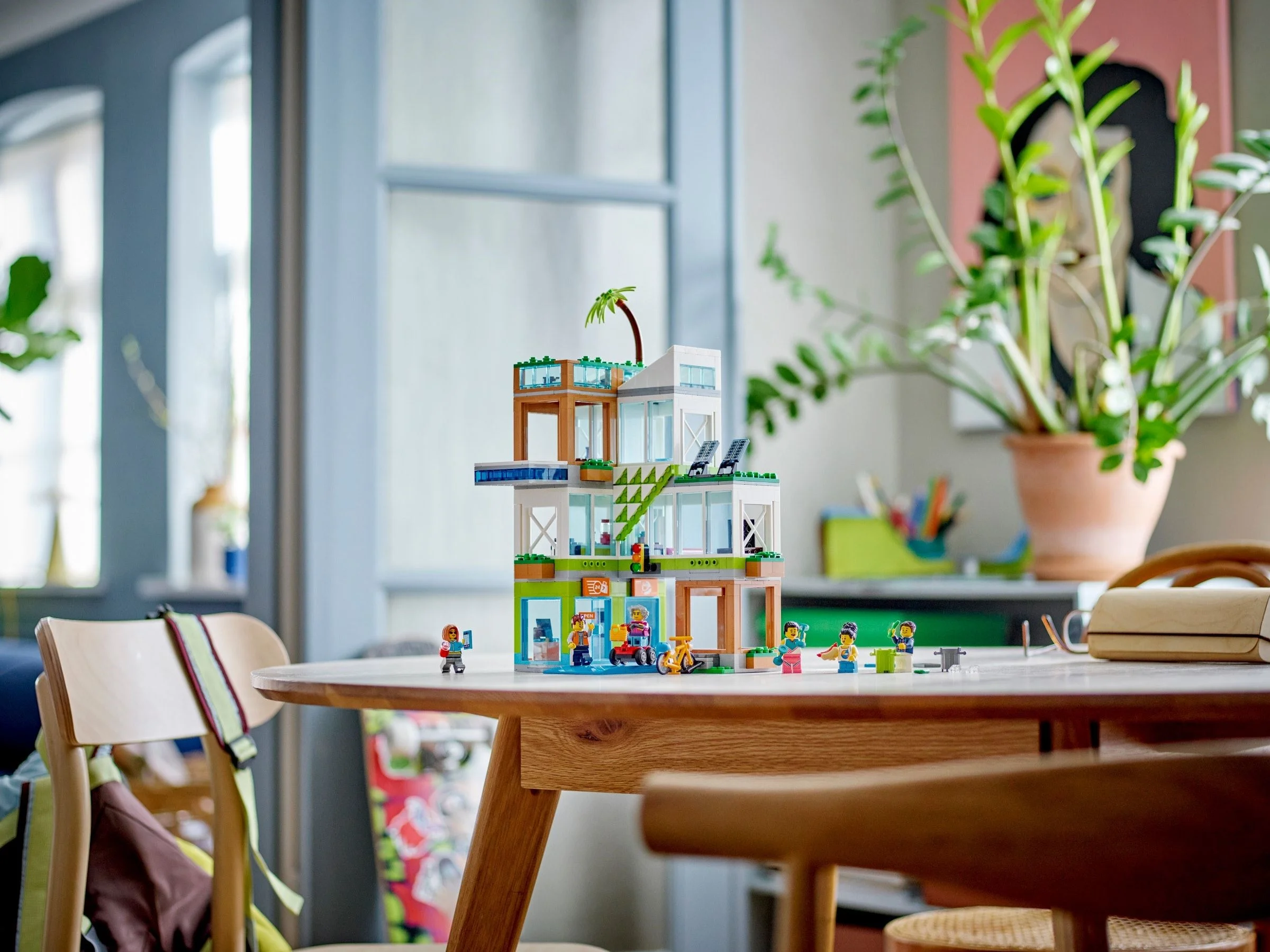 LEGO® 60365 Apartamentowiec - zdjęcie 4