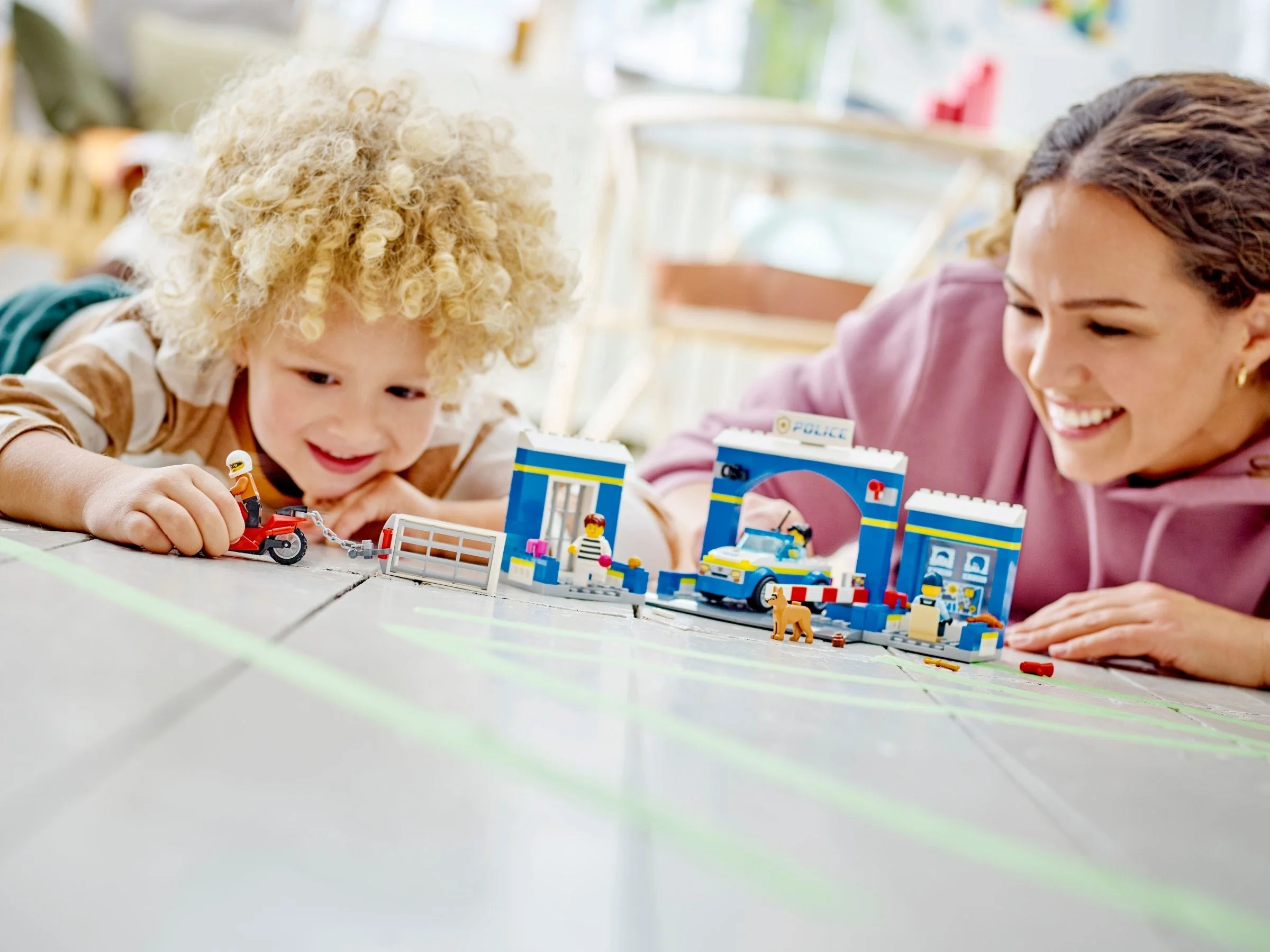 LEGO® 60370 Posterunek policji – pościg - zdjęcie 10