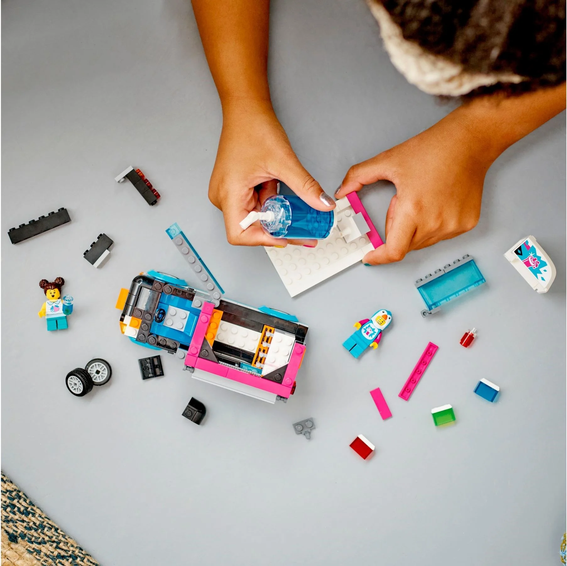 LEGO® 60384 Pingwinia furgonetka ze slushem - zdjęcie 9