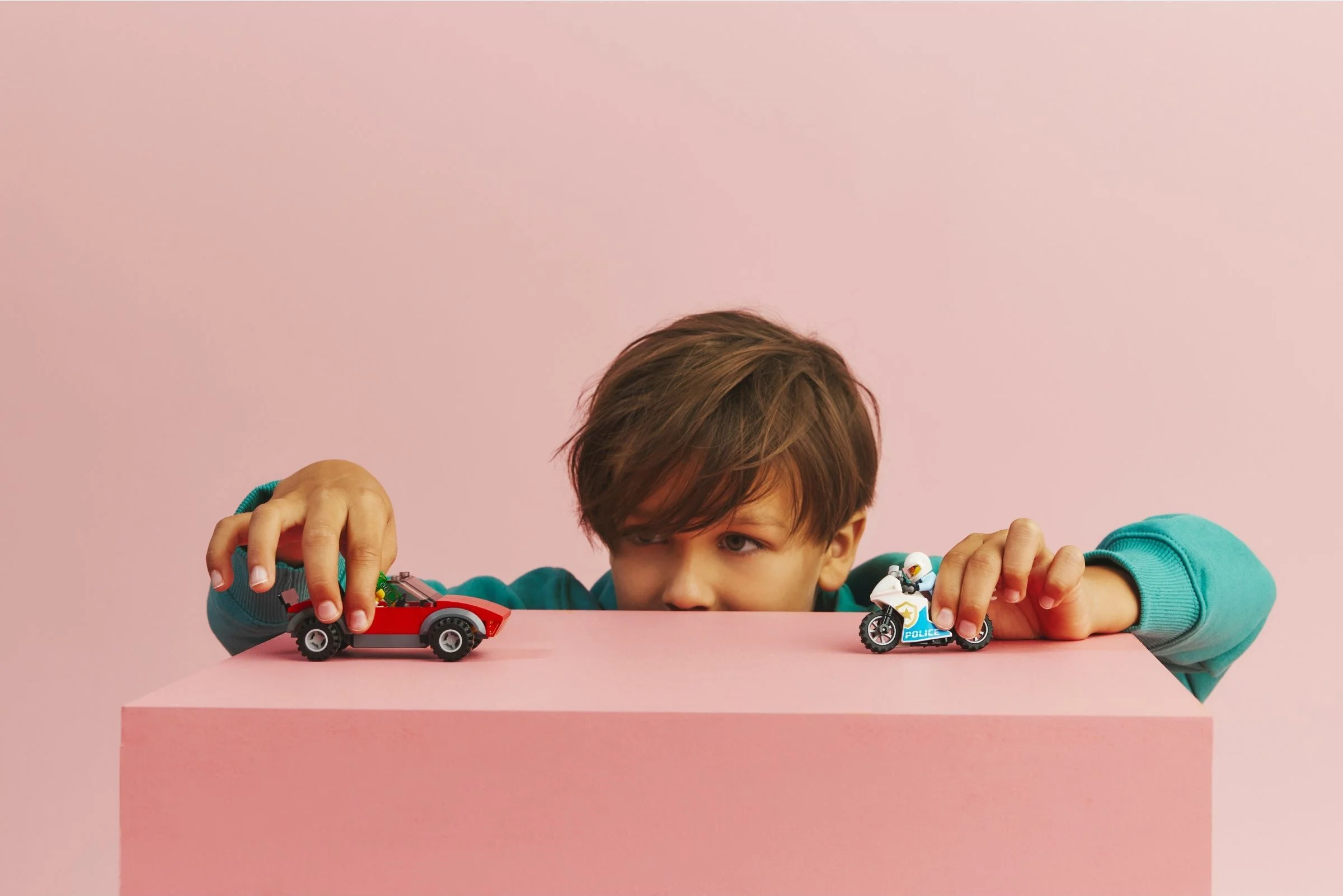 LEGO® 60392 Motocykl policyjny – pościg za samochodem - zdjęcie 7