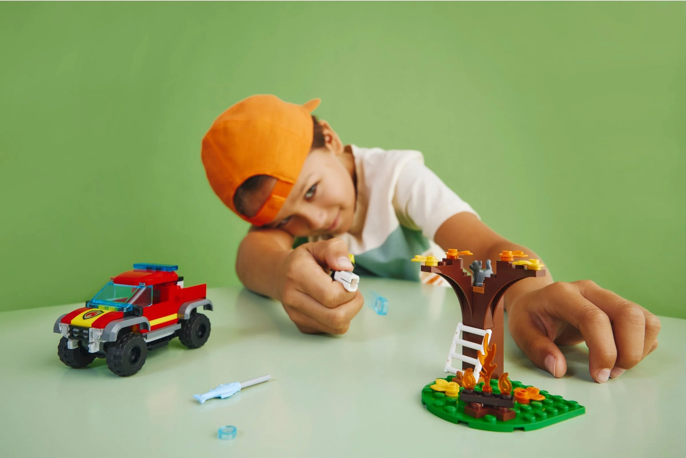 LEGO® 60393 Wóz strażacki 4x4 – misja ratunkowa - zdjęcie 7