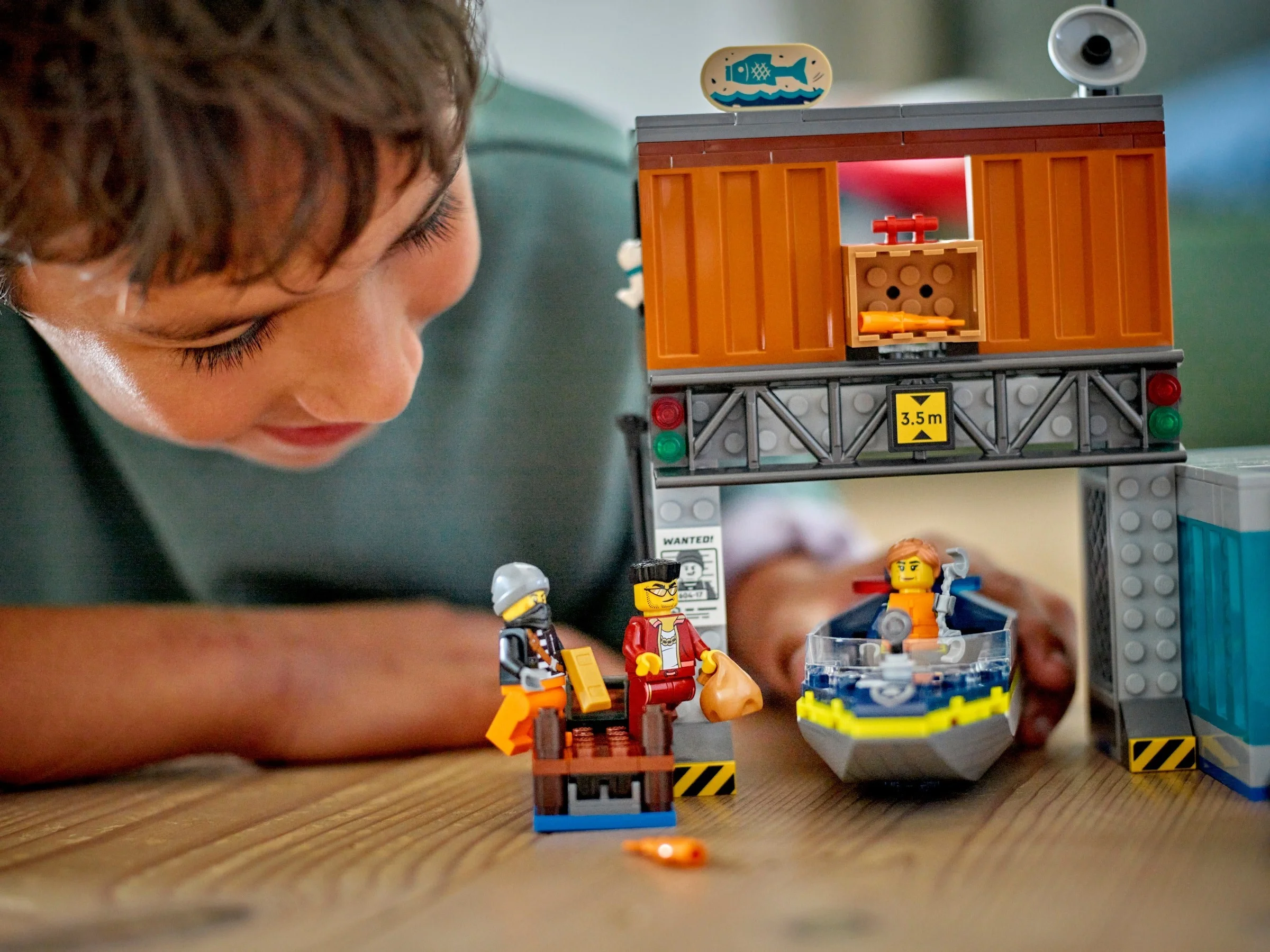 LEGO® 60417 Lego City Policyjna Motorówka I Kryjówka Złodziejaszków - zdjęcie 9