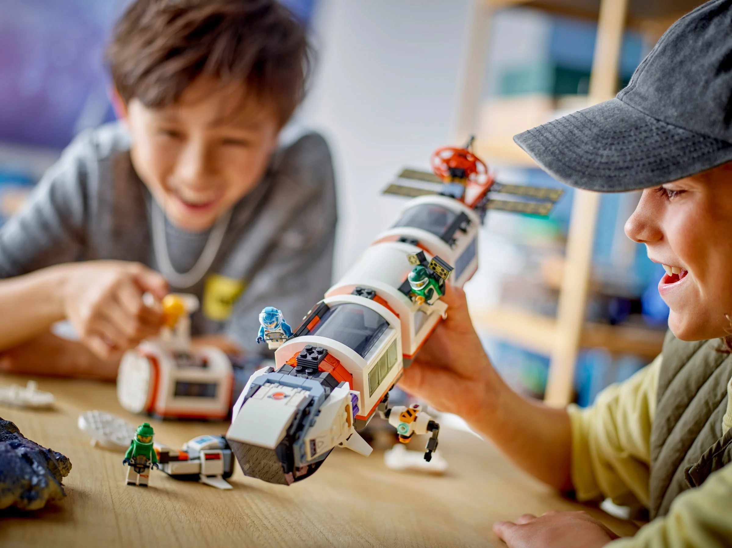 LEGO® 60433 Modułowa stacja kosmiczna - zdjęcie 7