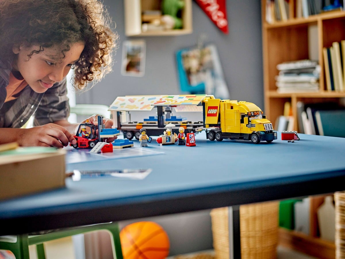 LEGO® 60440 Żółta ciężarówka dostawcza - zdjęcie 10