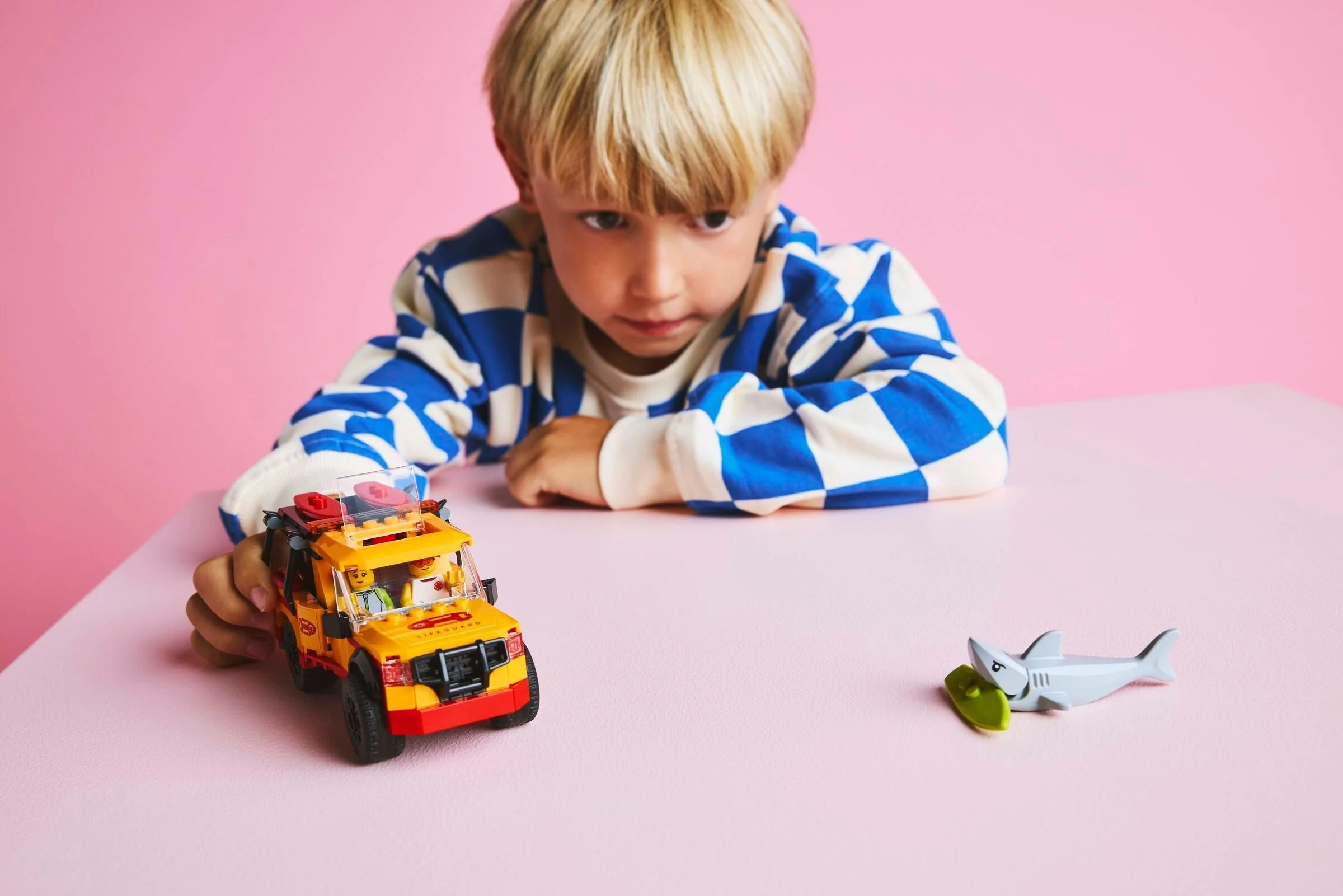 LEGO® 60453 Furgonetka ratowników plażowych - zdjęcie 5