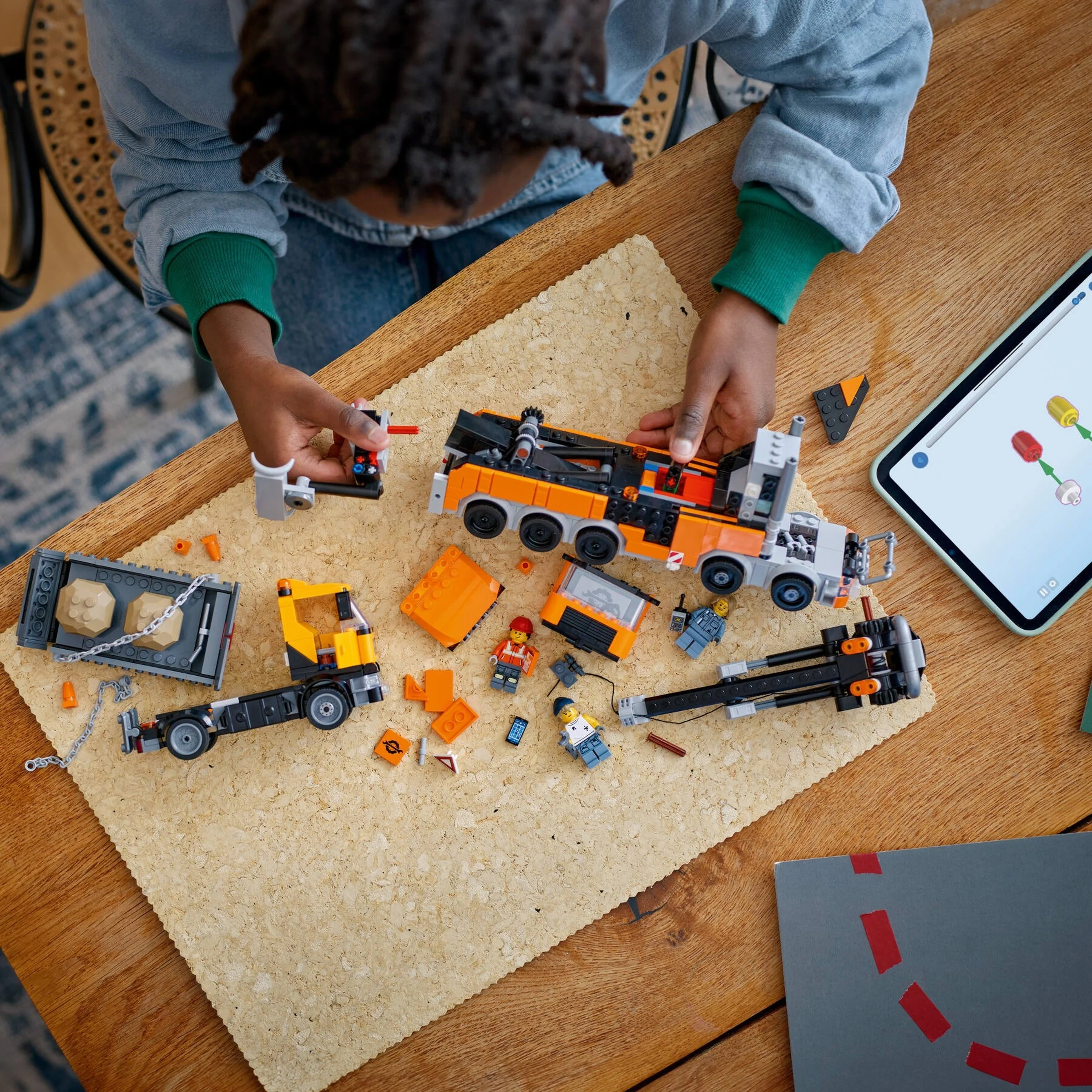 LEGO® 60467 Wóz holowniczy z dźwigiem - zdjęcie 5