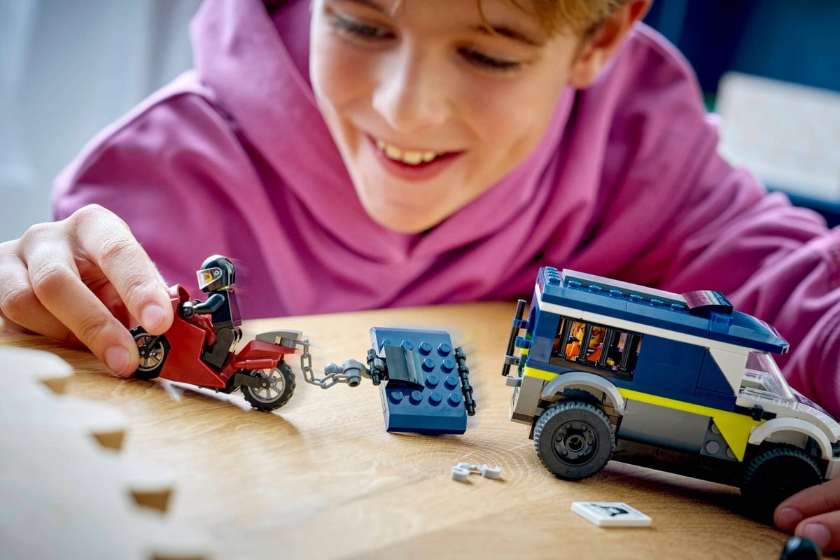 LEGO® 60479 Furgonetka policyjnego konwoju więziennego - zdjęcie 10