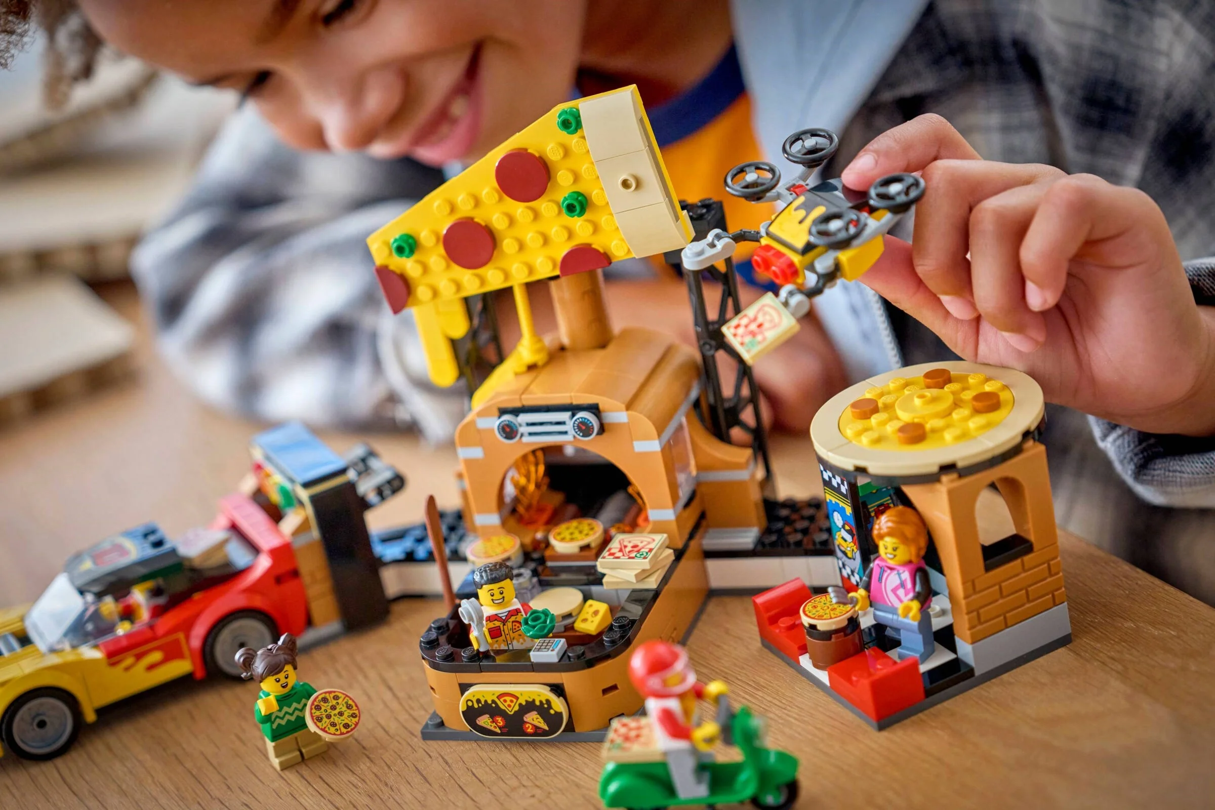 LEGO® 60496 Dostawa pizzy z pojazdami - zdjęcie 6