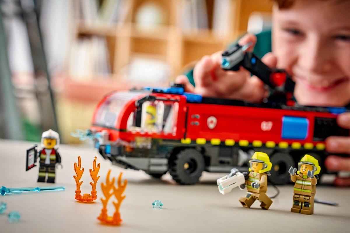 LEGO® 60499 Lotniskowy wóz strażacki - zdjęcie 10