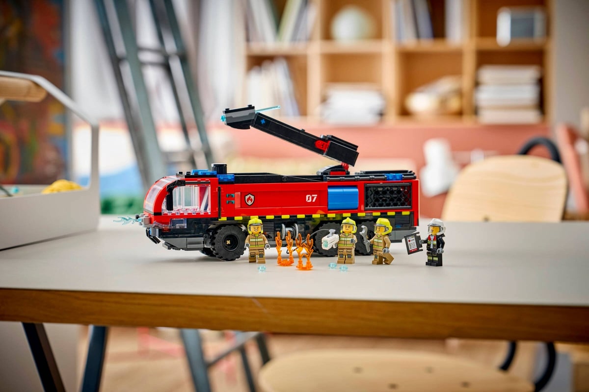LEGO® 60499 Lotniskowy wóz strażacki - zdjęcie 14