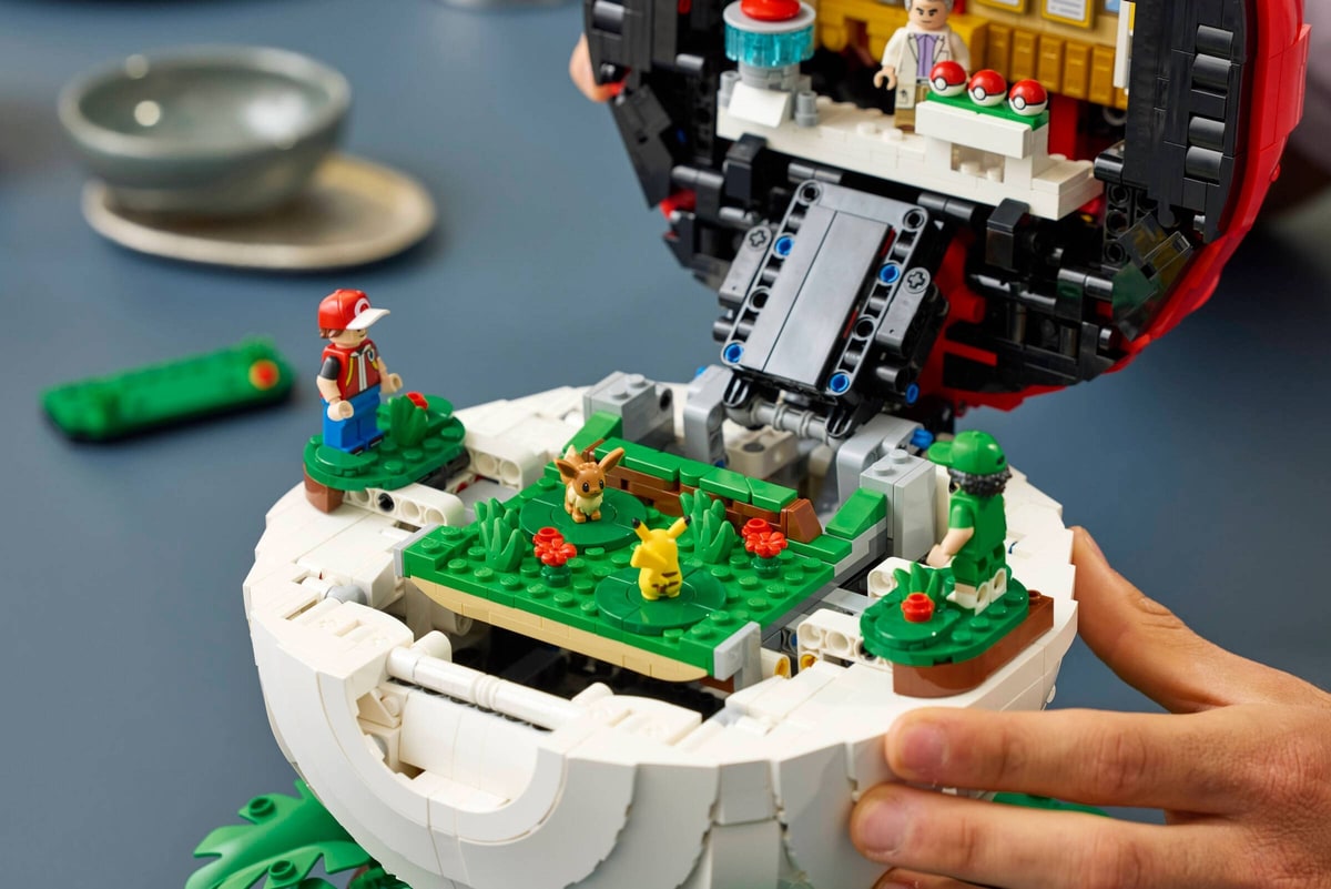 LEGO® 72154 Kultowy Pokéball z Trenerami - zdjęcie 10
