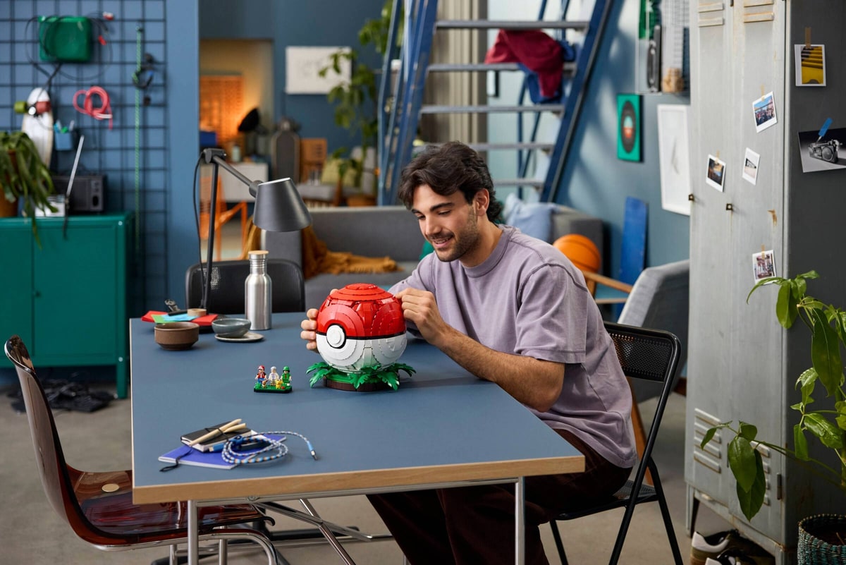 LEGO® 72154 Kultowy Pokéball z Trenerami - zdjęcie 12